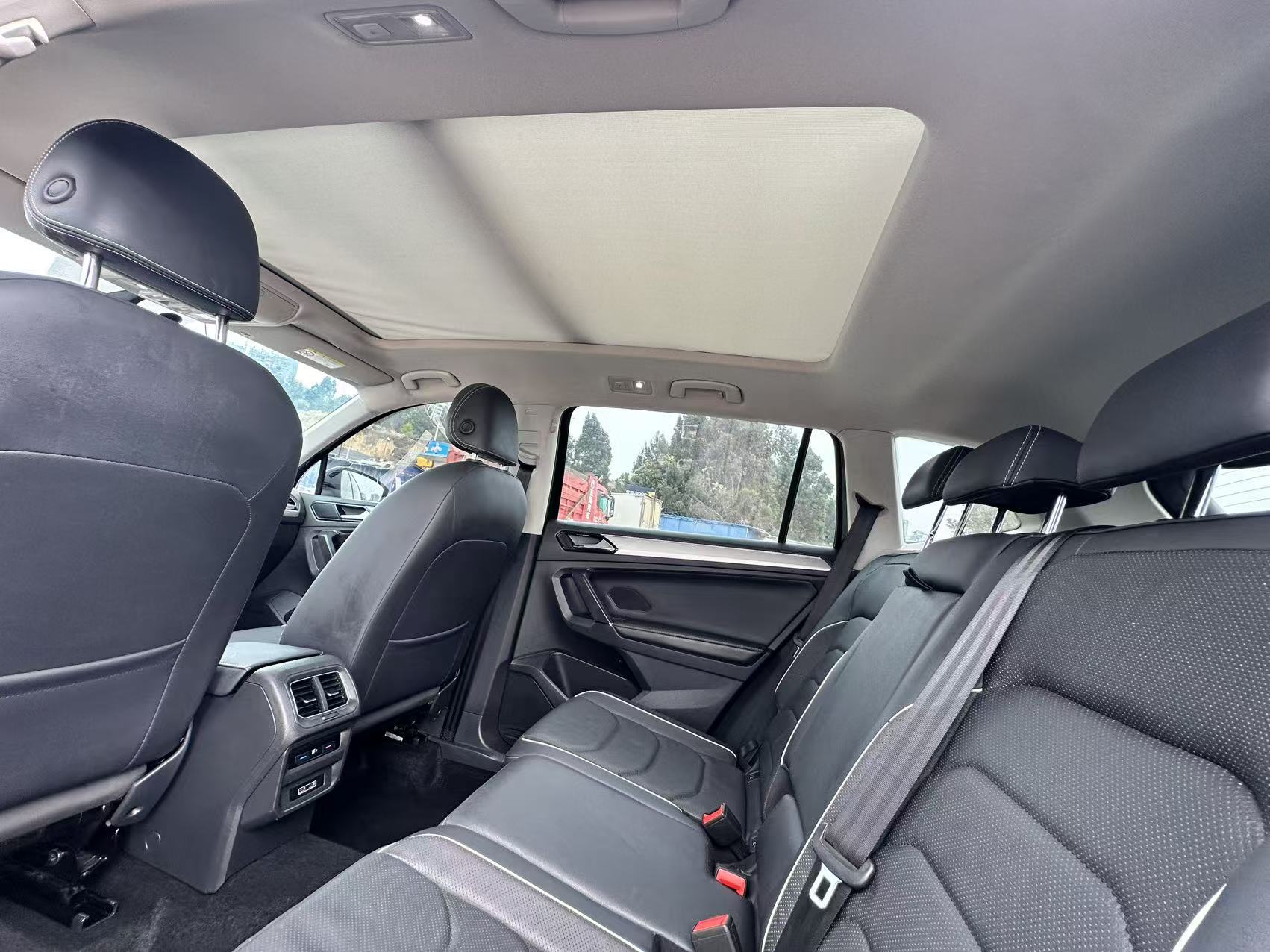 Volkswagen Tiguan L 2017 #11 Volkswagen Tiguan L 2017 car image #11