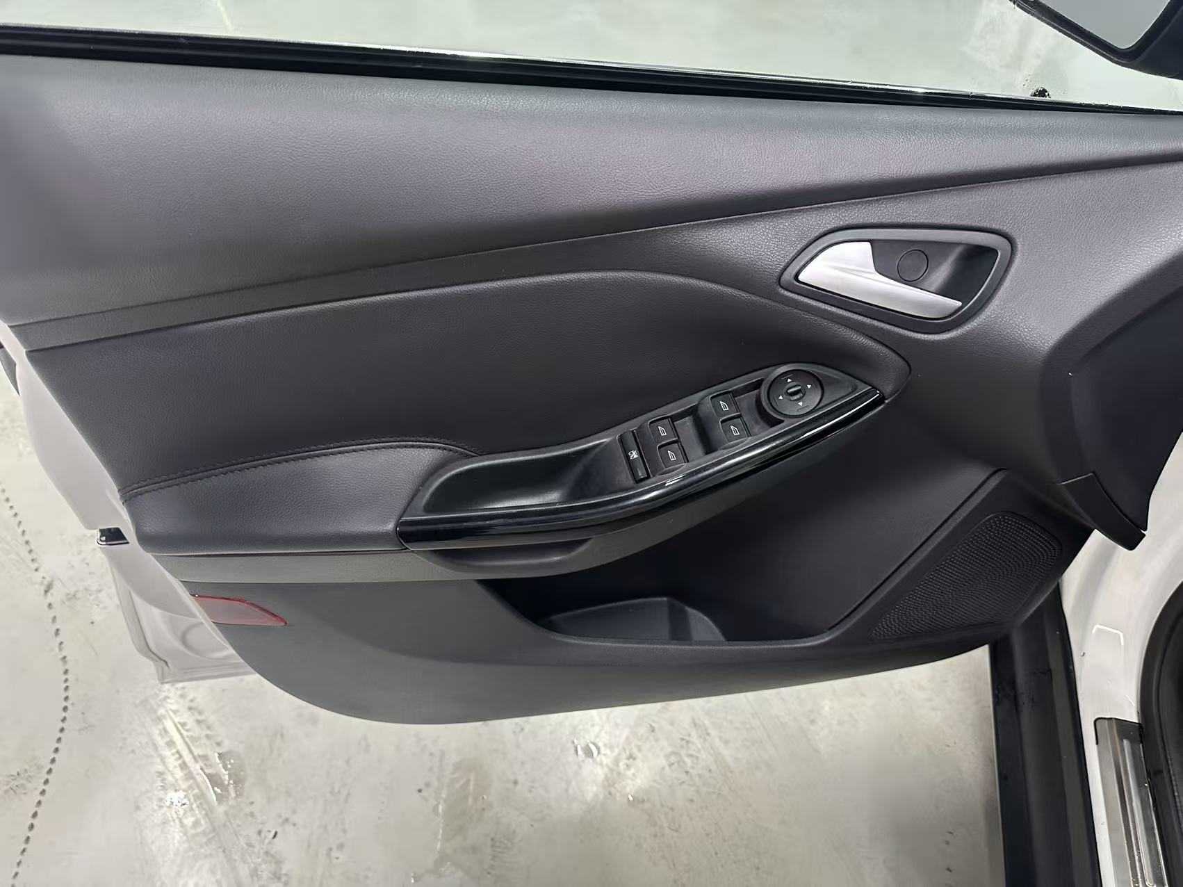 Ford Focus 2014 car image #11