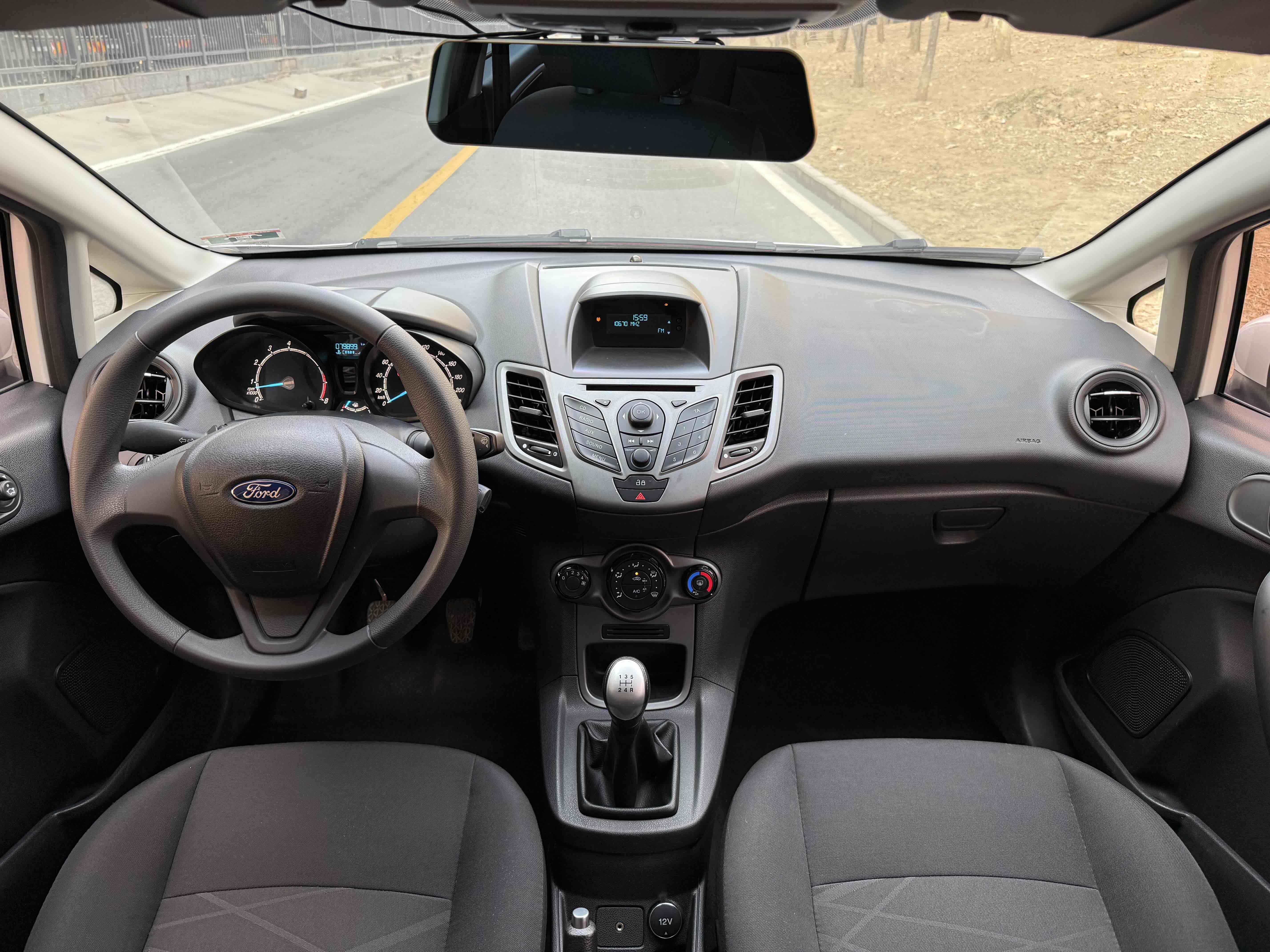 Ford Fiesta 2014 car image #11