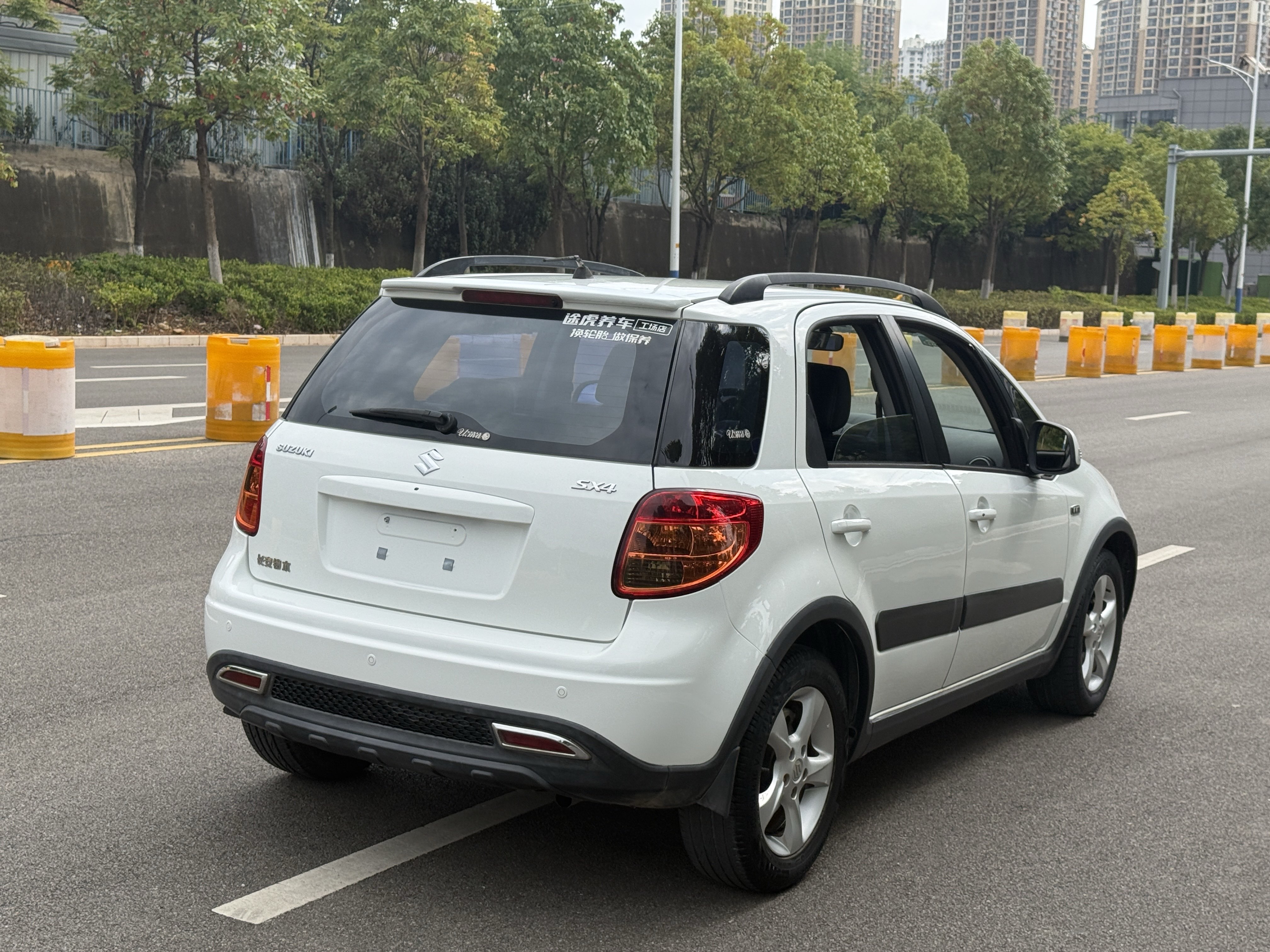Suzuki SX4 Sedan 2011 imagen de coche #11