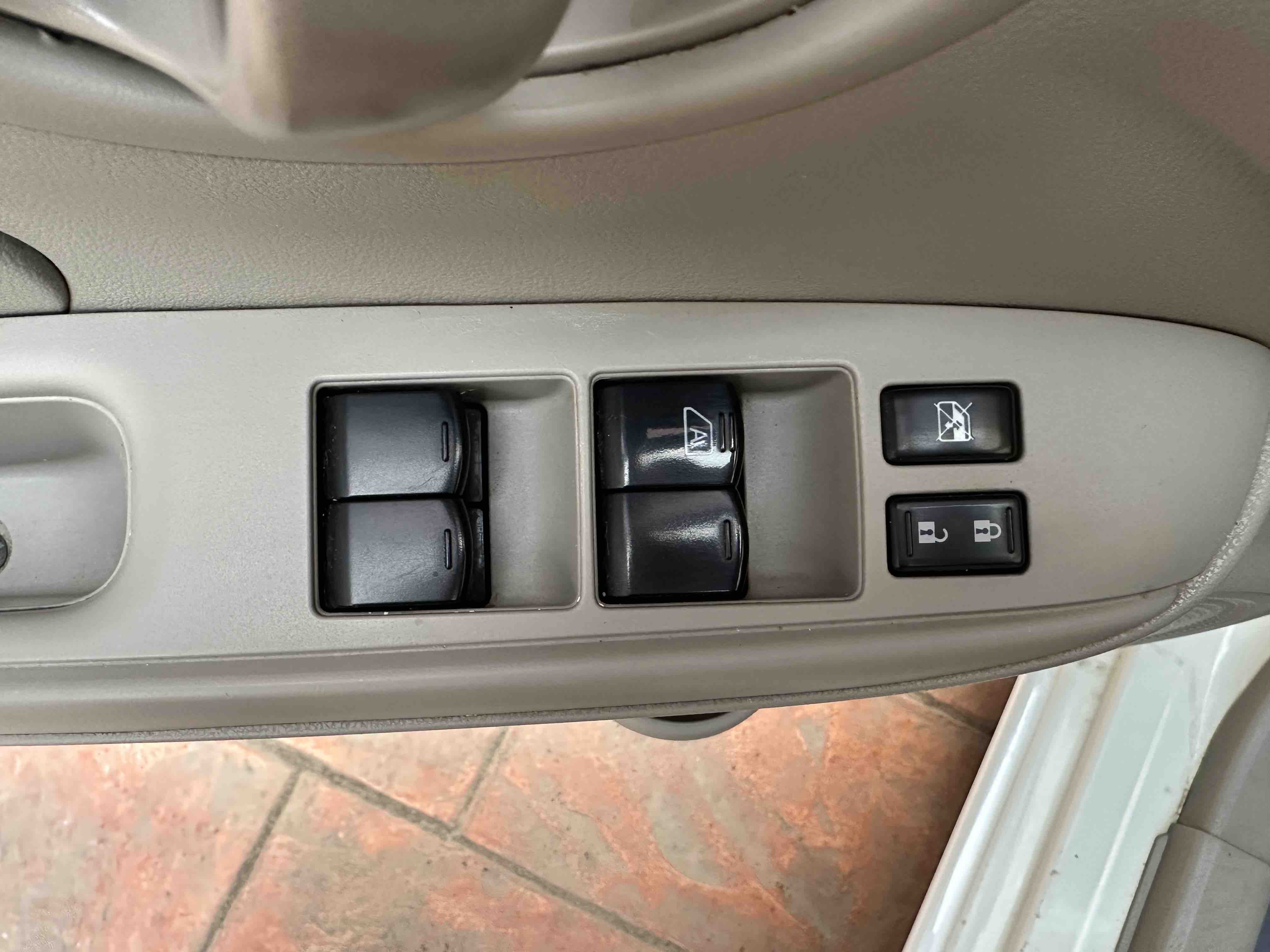 Nissan Sunny 2013 #11 Nissan Sunny 2013 car image #11