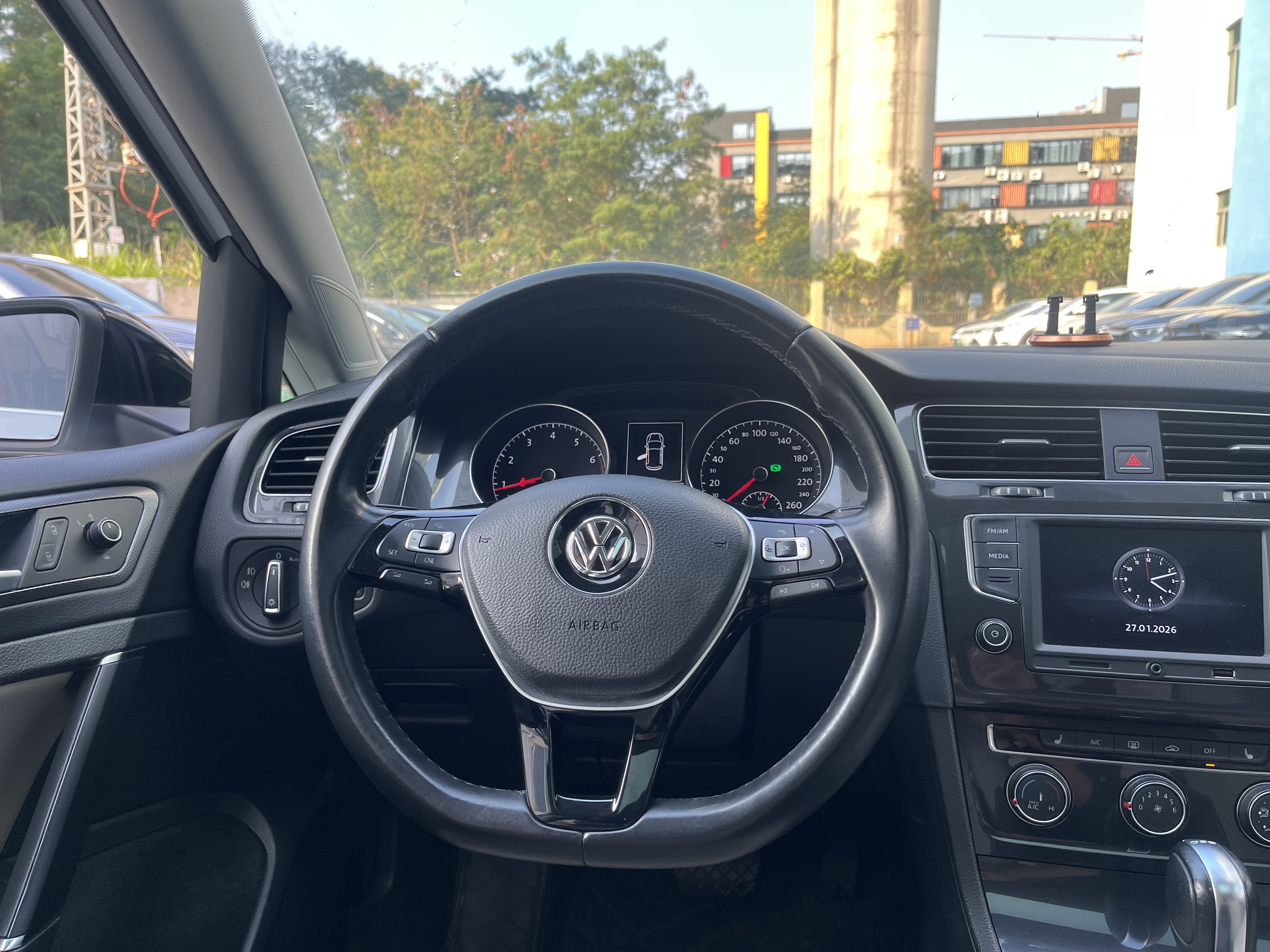 Volkswagen Golf 2017 car image #11