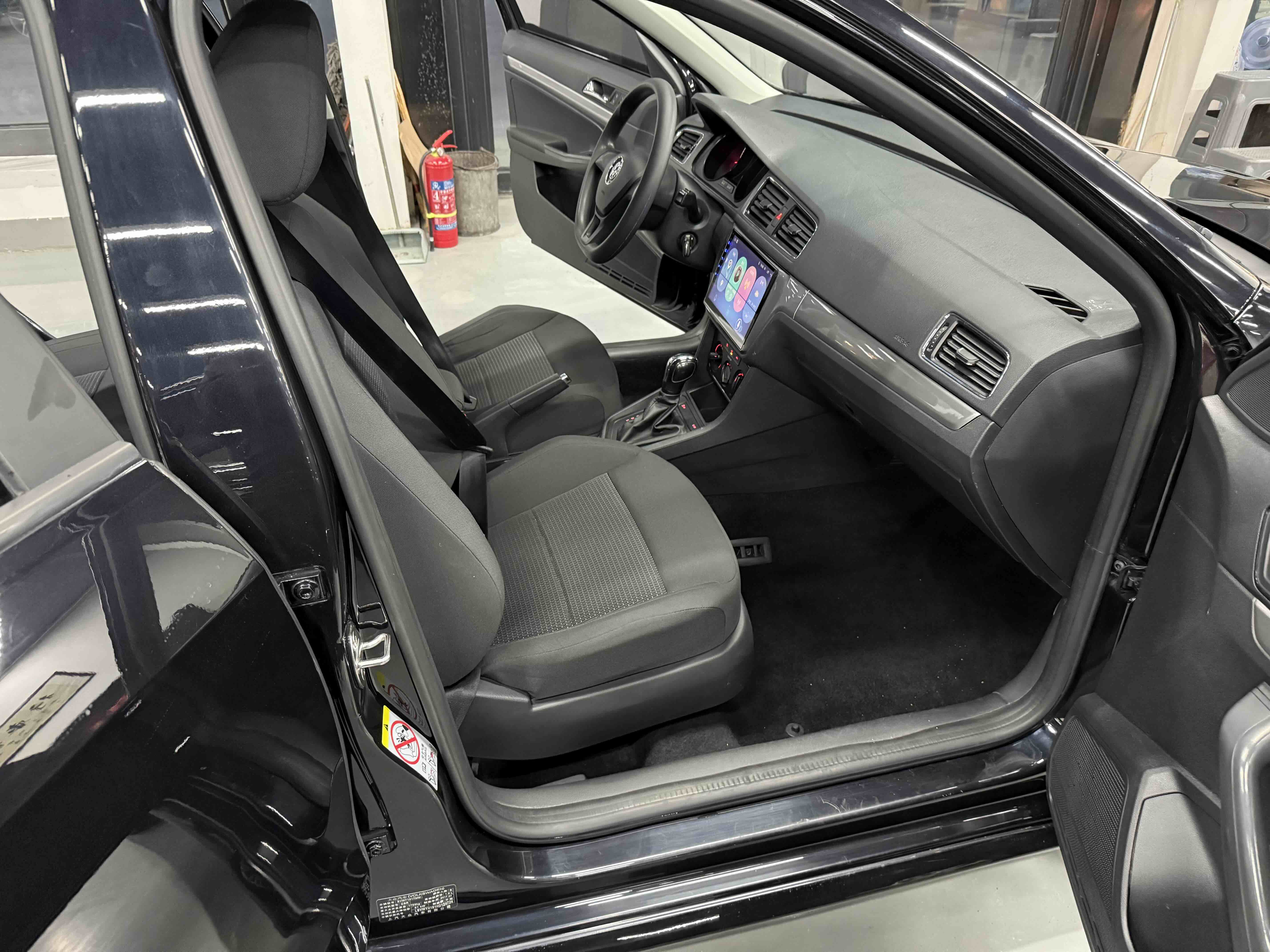 Volkswagen Lavida 2017 car image #11
