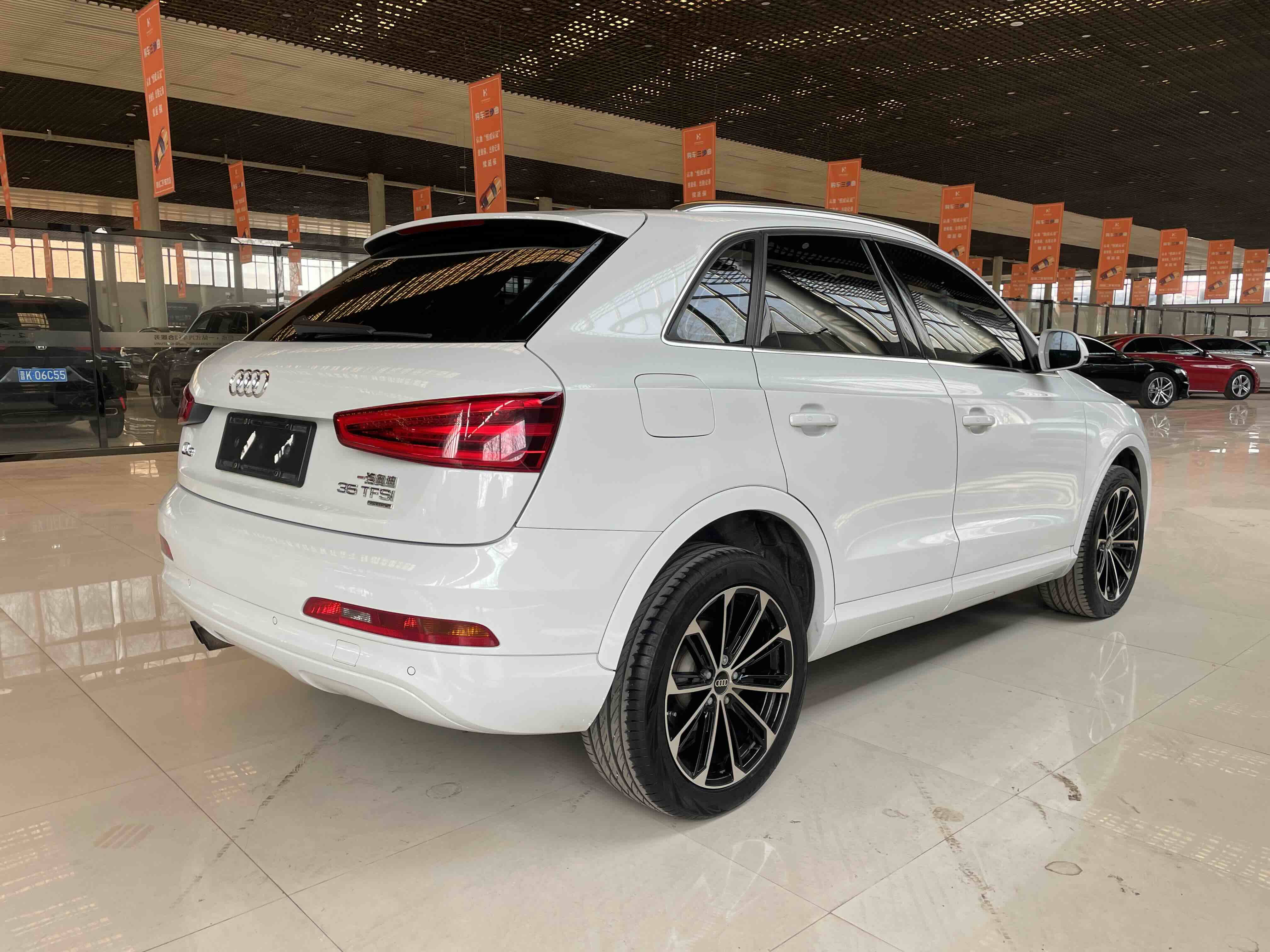 Audi Q3 2016 car image #11