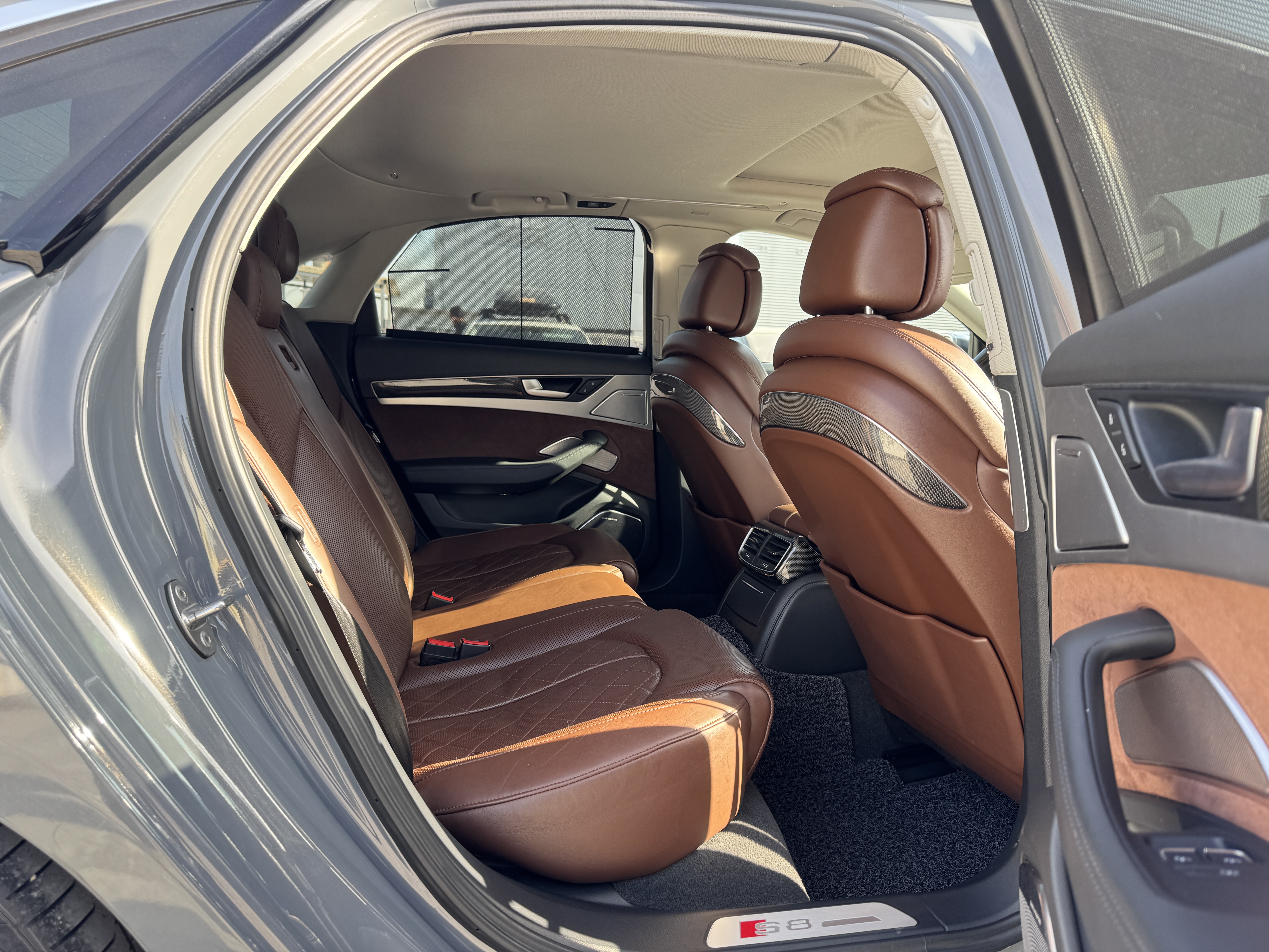 Audi S8 2012 صورة سيارة #11