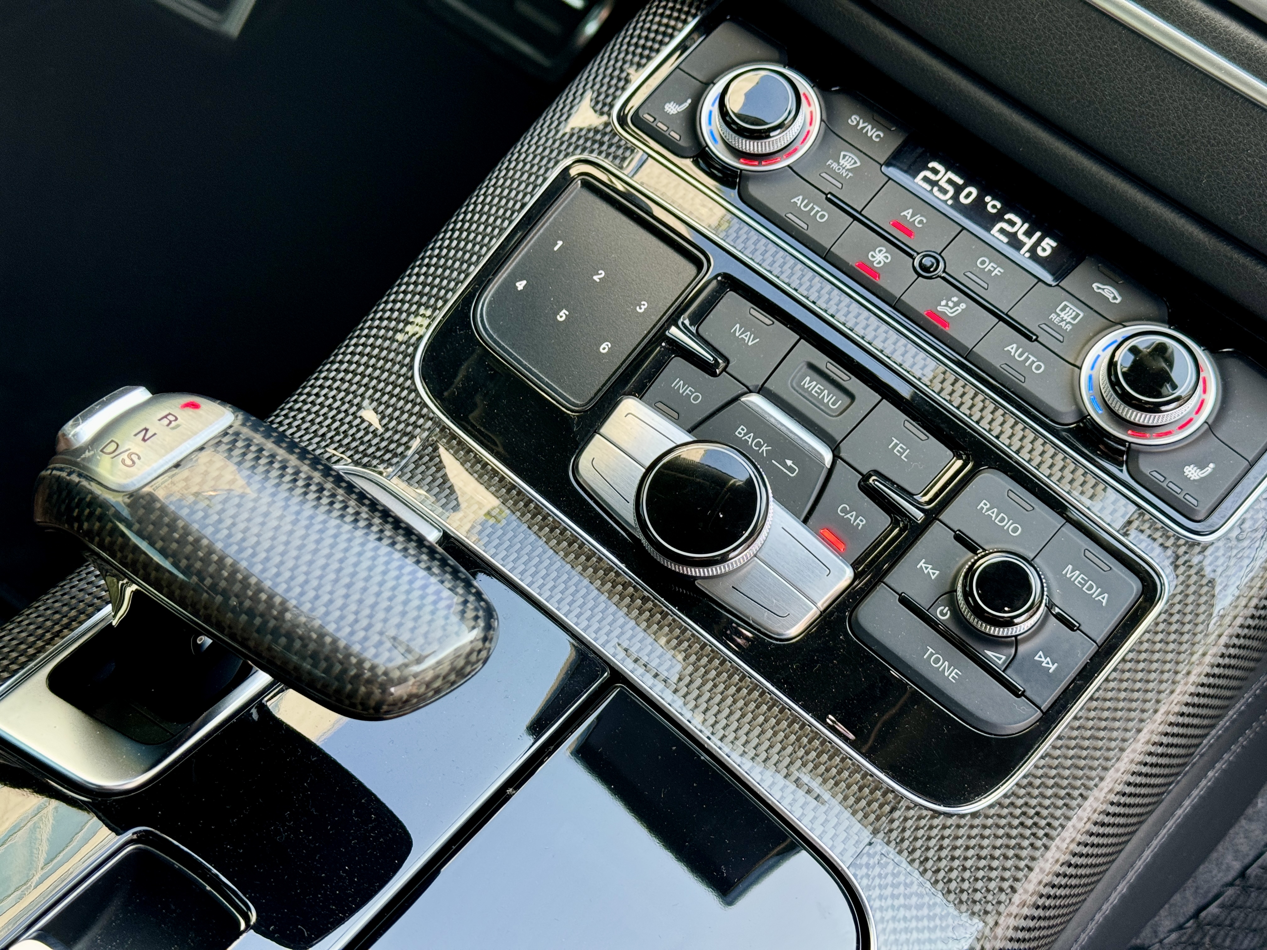 Audi S8 2013 car image #11