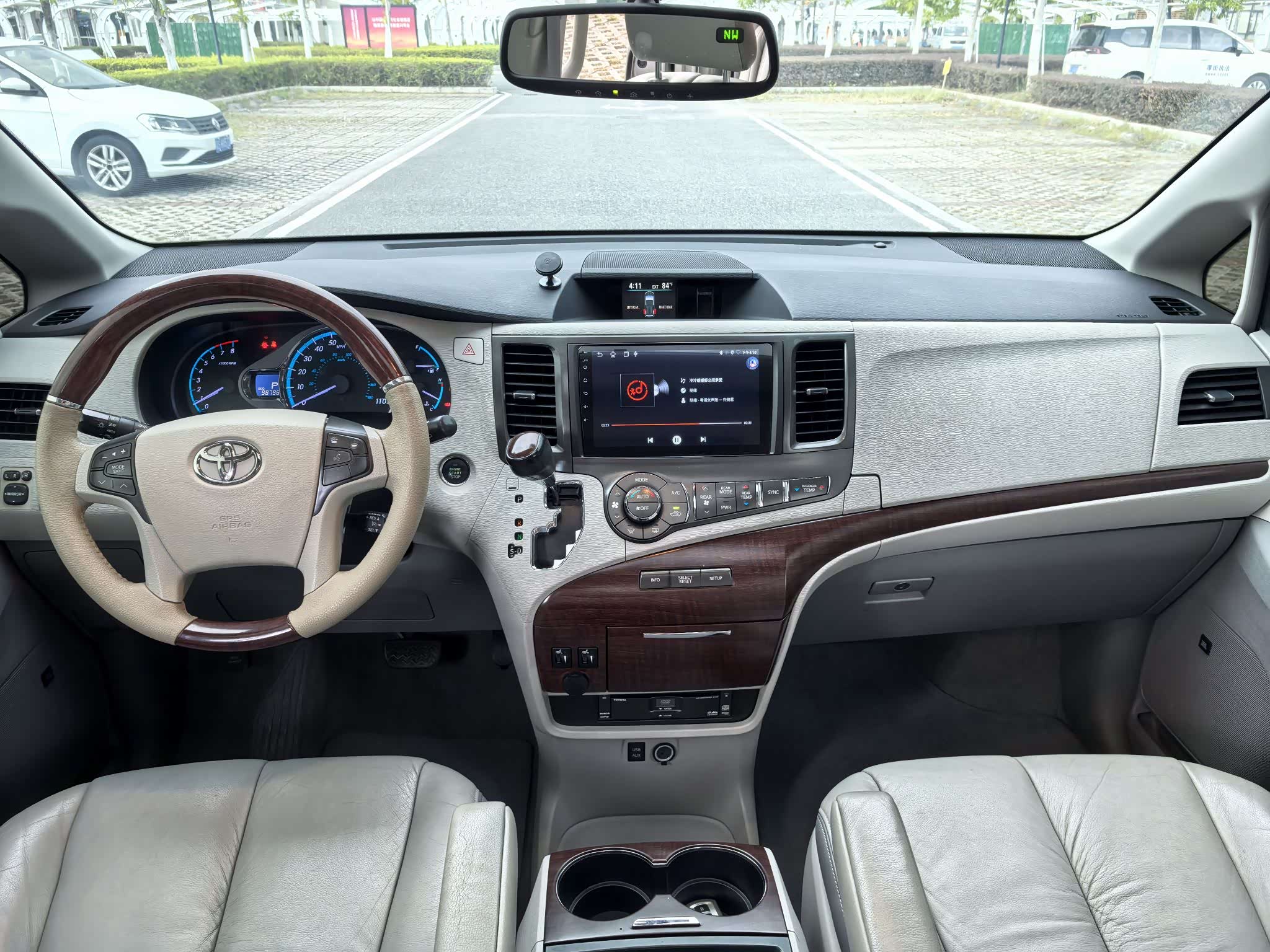 Toyota SIENNA 2011 car image #11