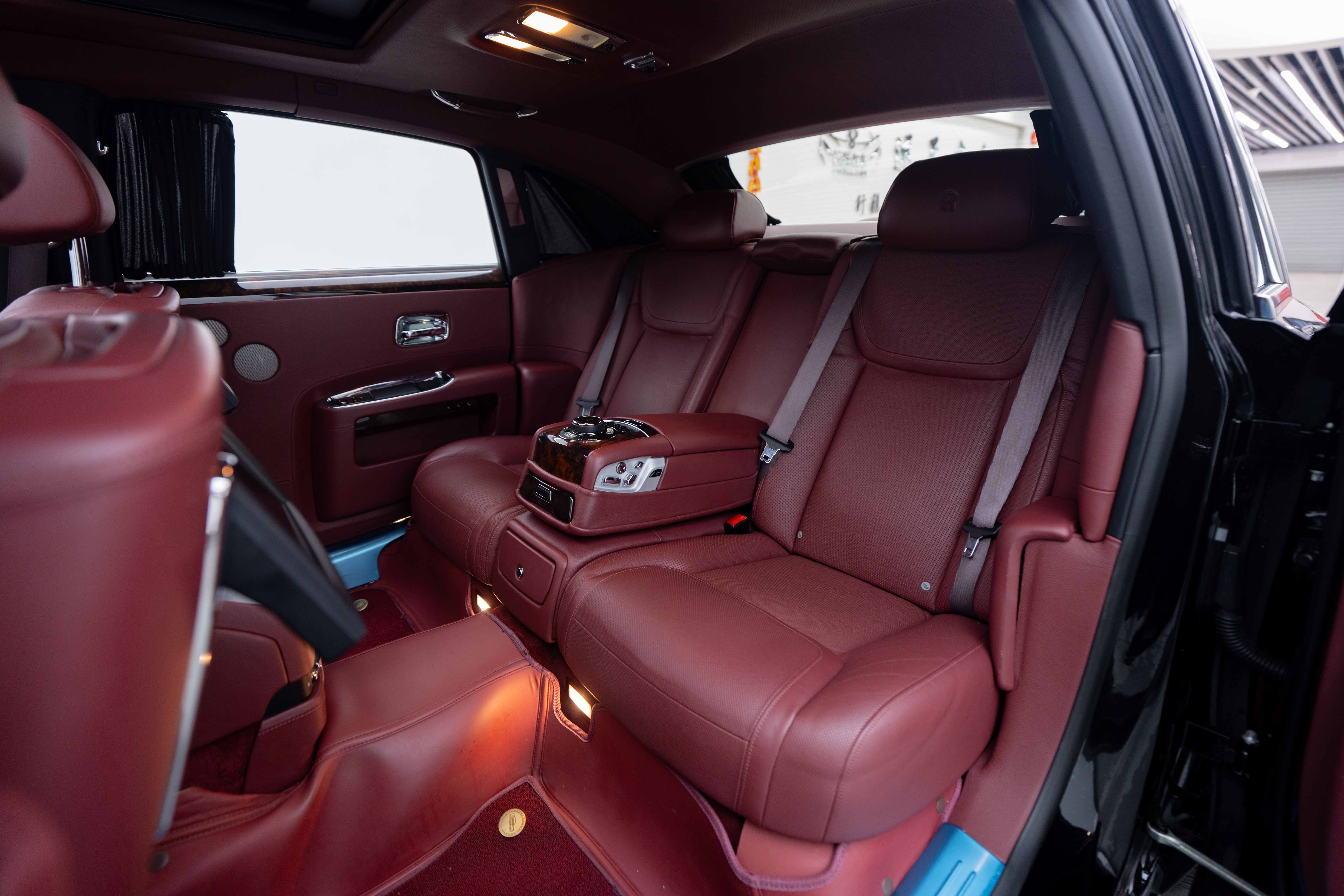 Rolls-Royce Ghost 2016 car image #11