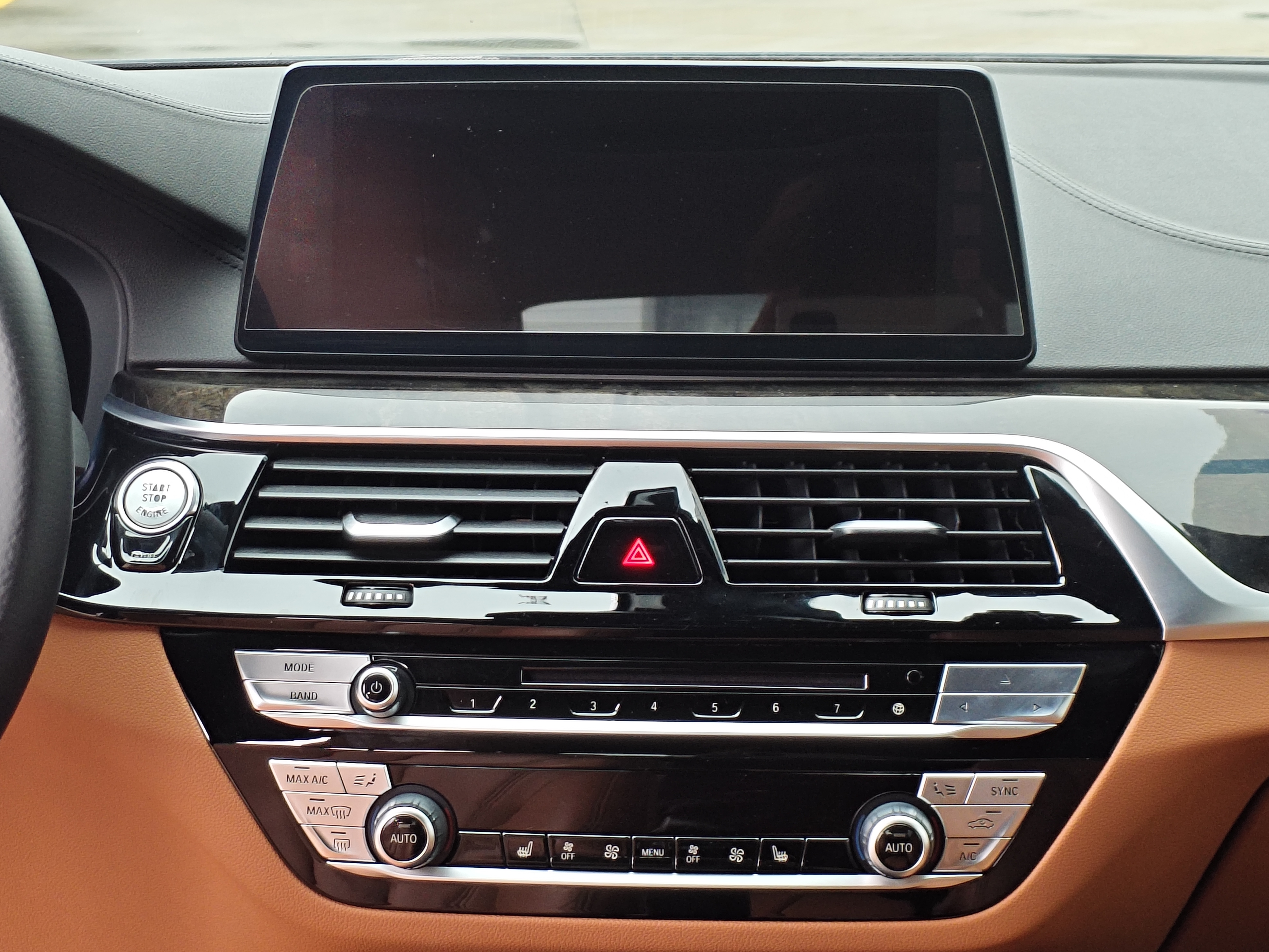 BMW 5 Series 2018 immagine di auto #11