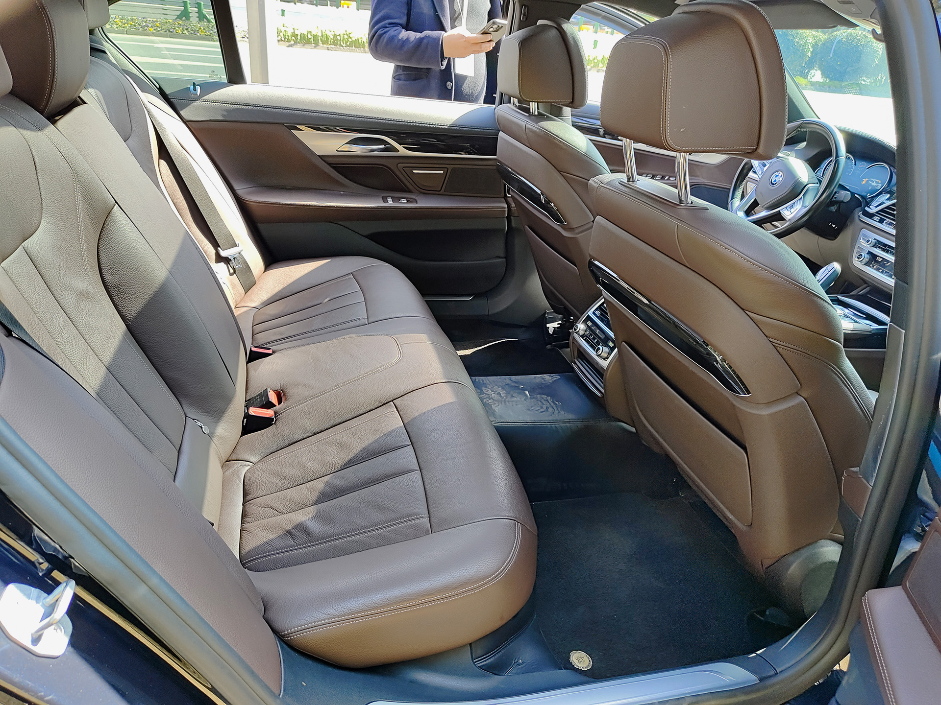 BMW 7 Series 2018 car image #11