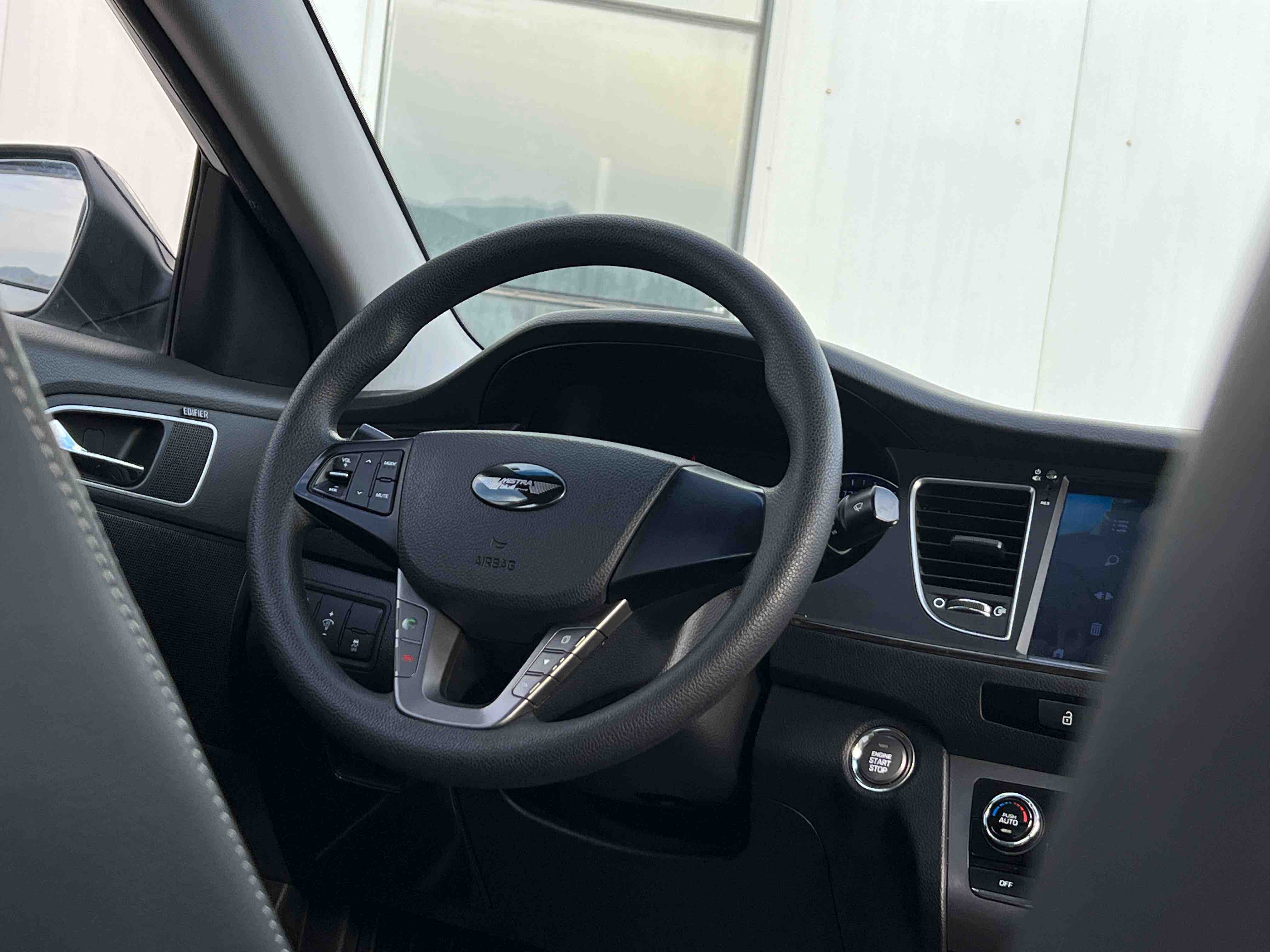 Hyundai Mistra 2016 car image #11