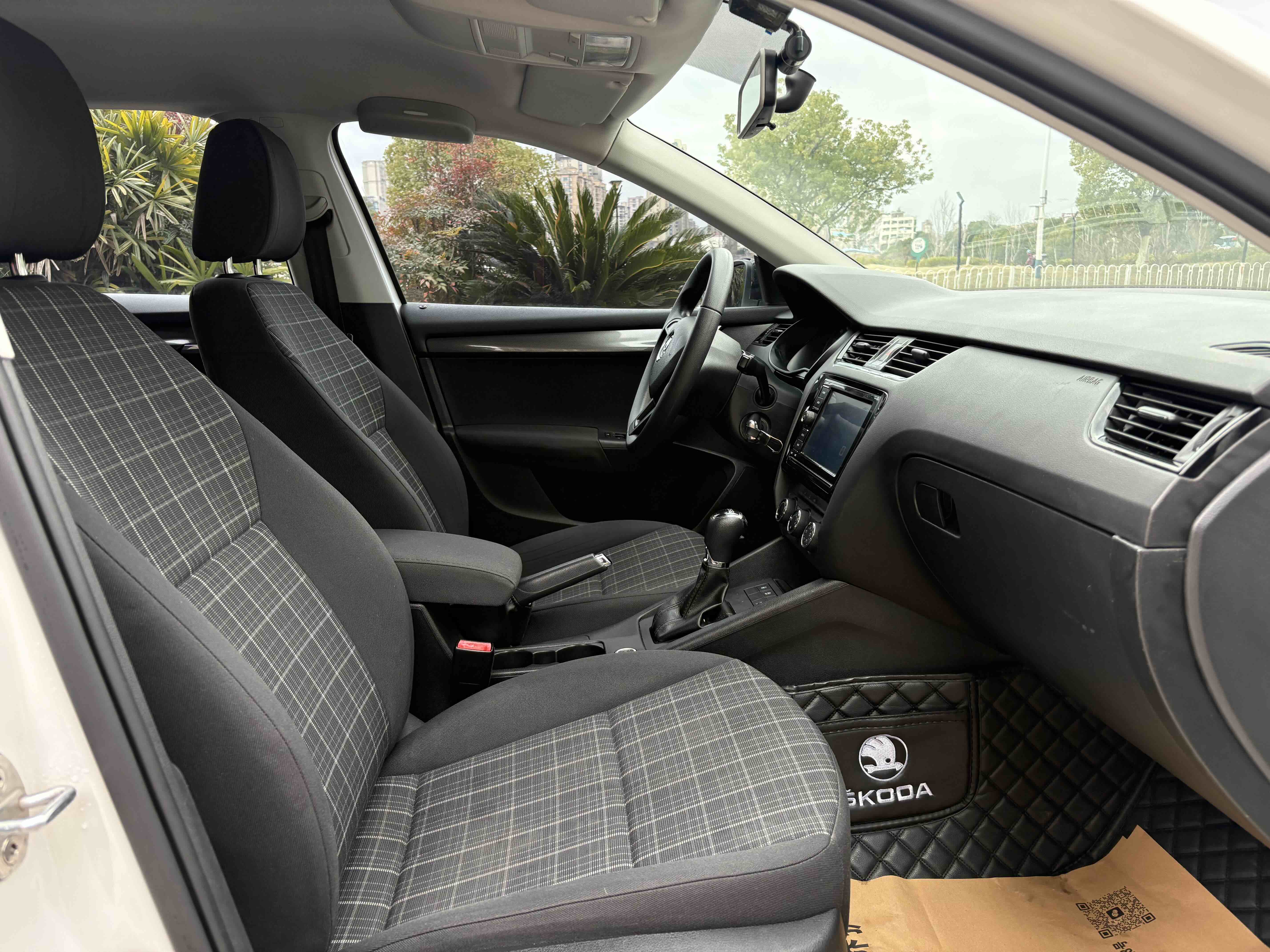 Skoda Octavia 2017 car image #11
