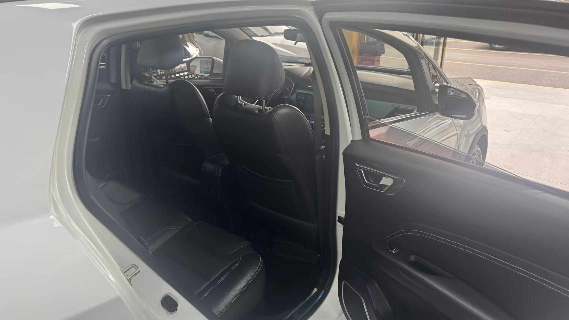 Vision X3 2018 car image #11