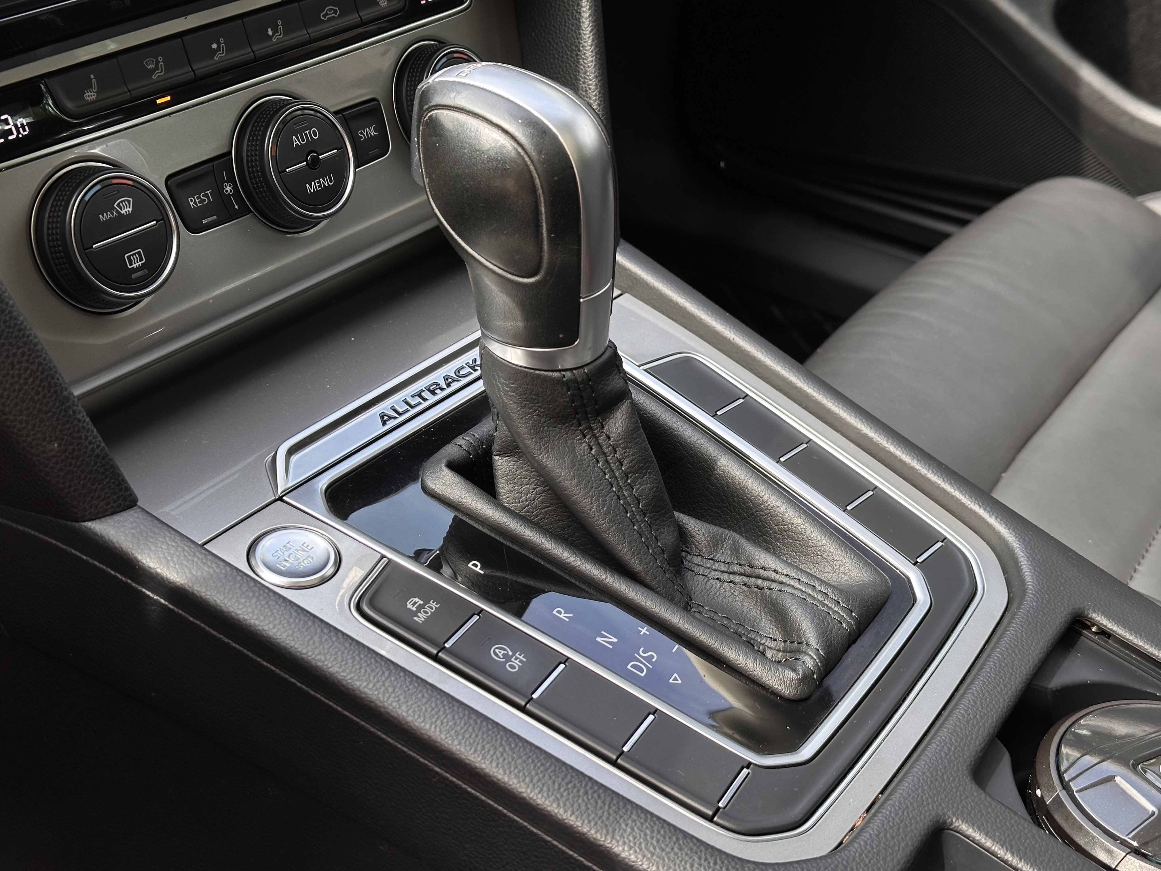 Volkswagen Passat Variant 2018 immagine di auto #11