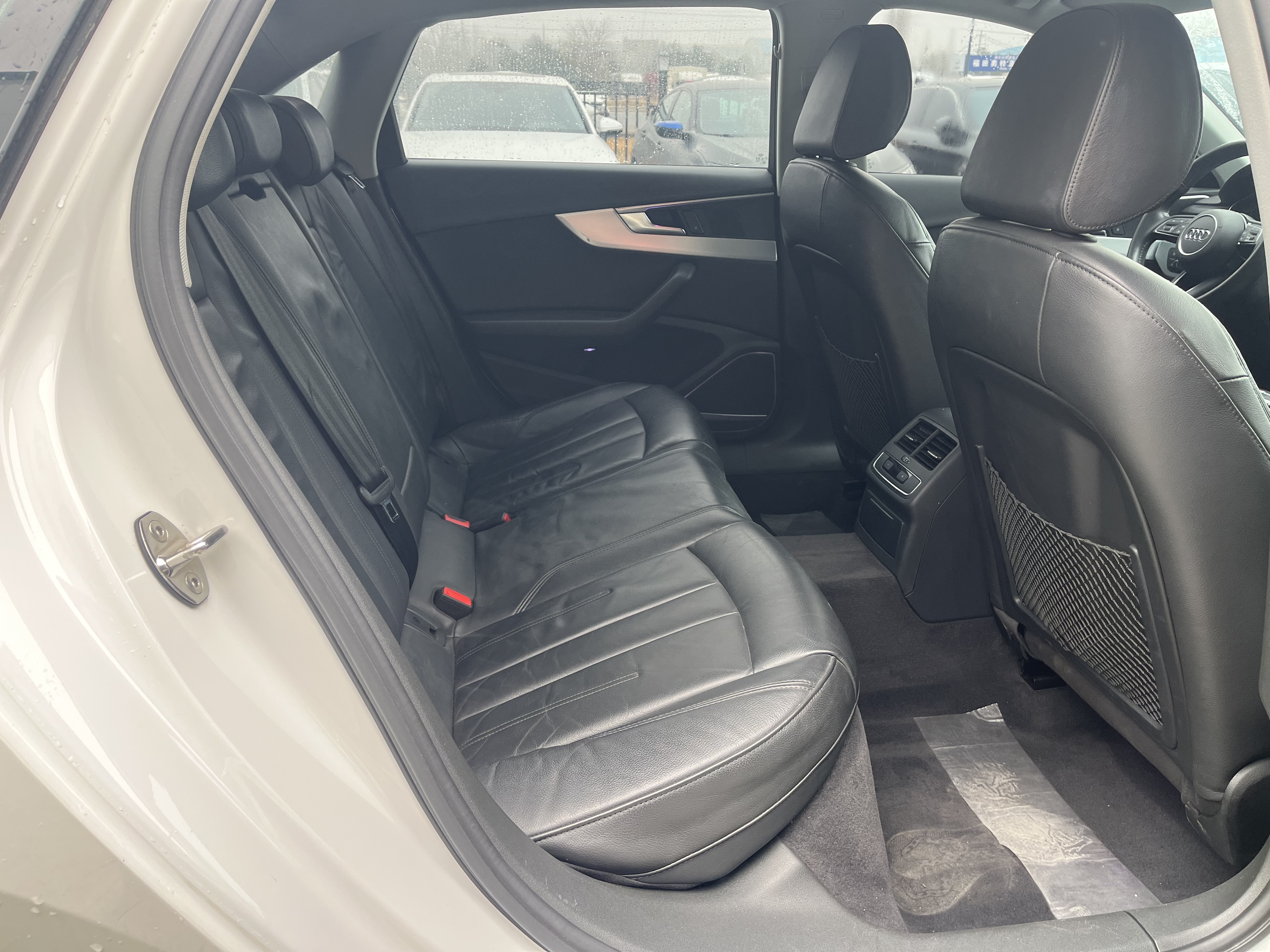 Audi A4L 2018 car image #11