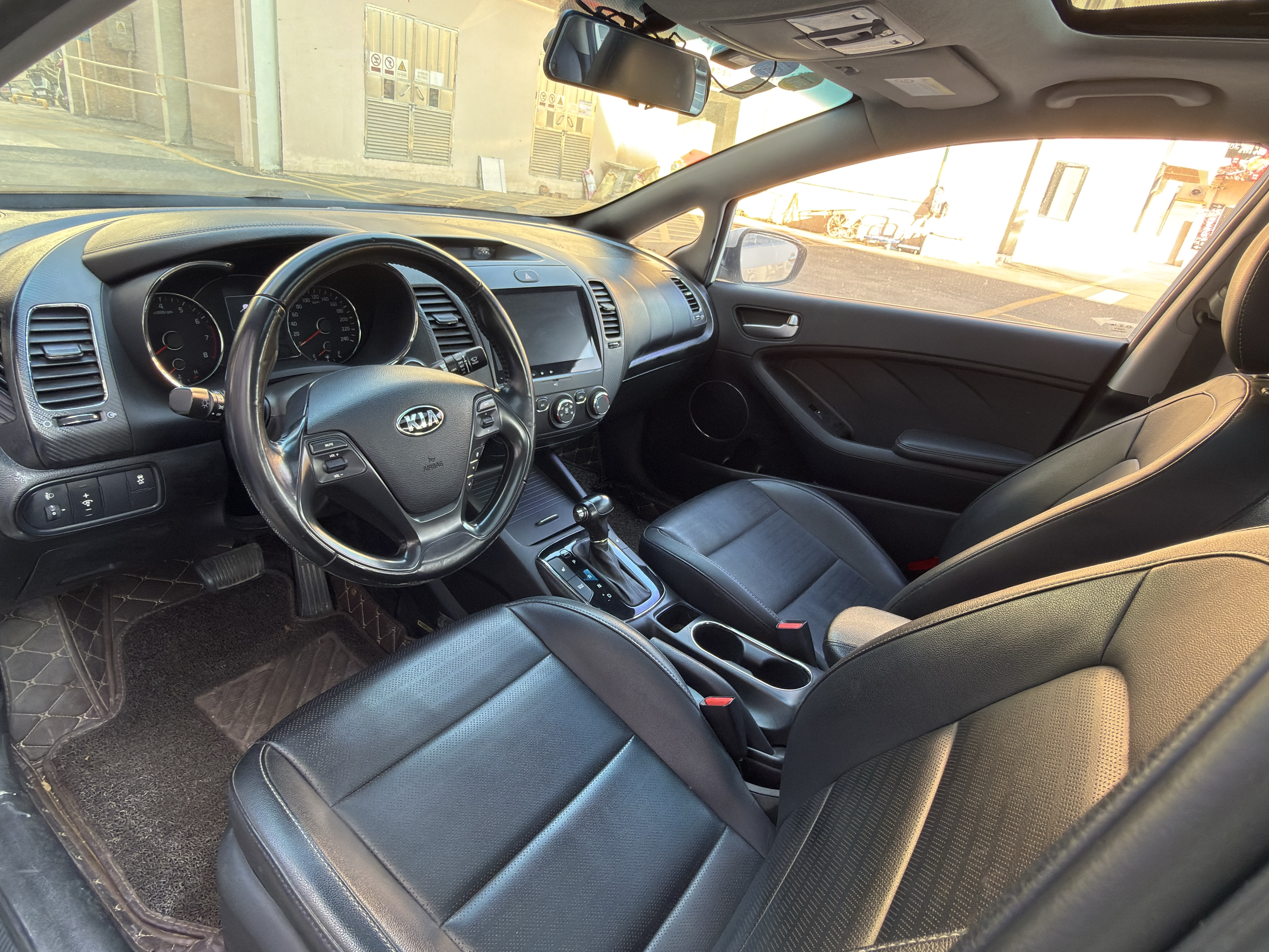 Kia K3 2017 car image #11