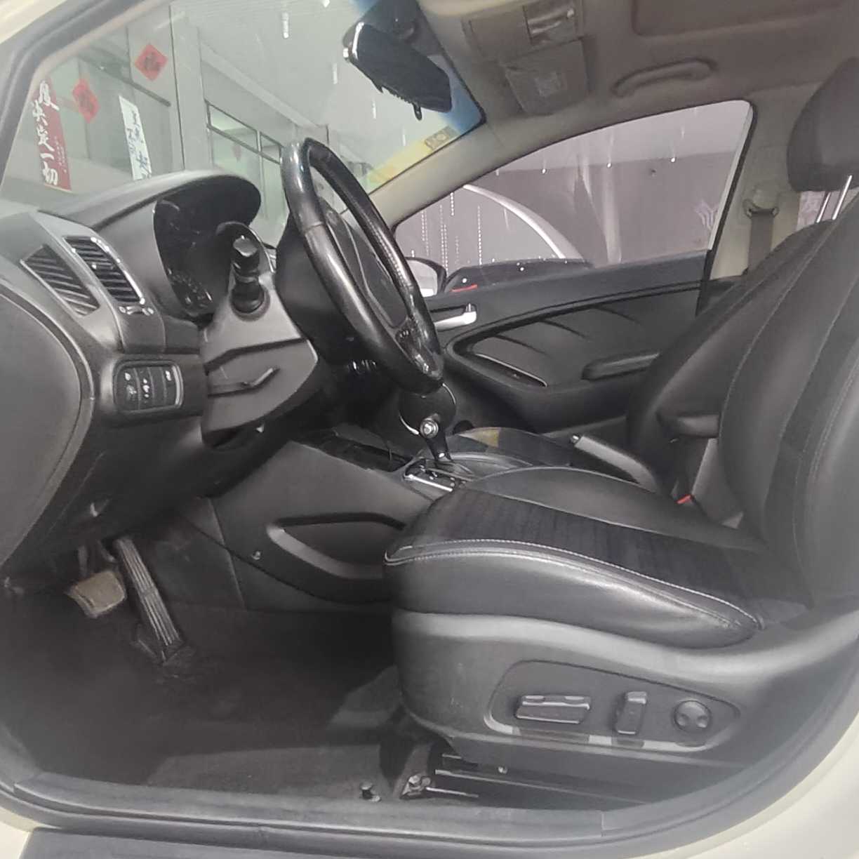 Kia K3 2018 car image #11