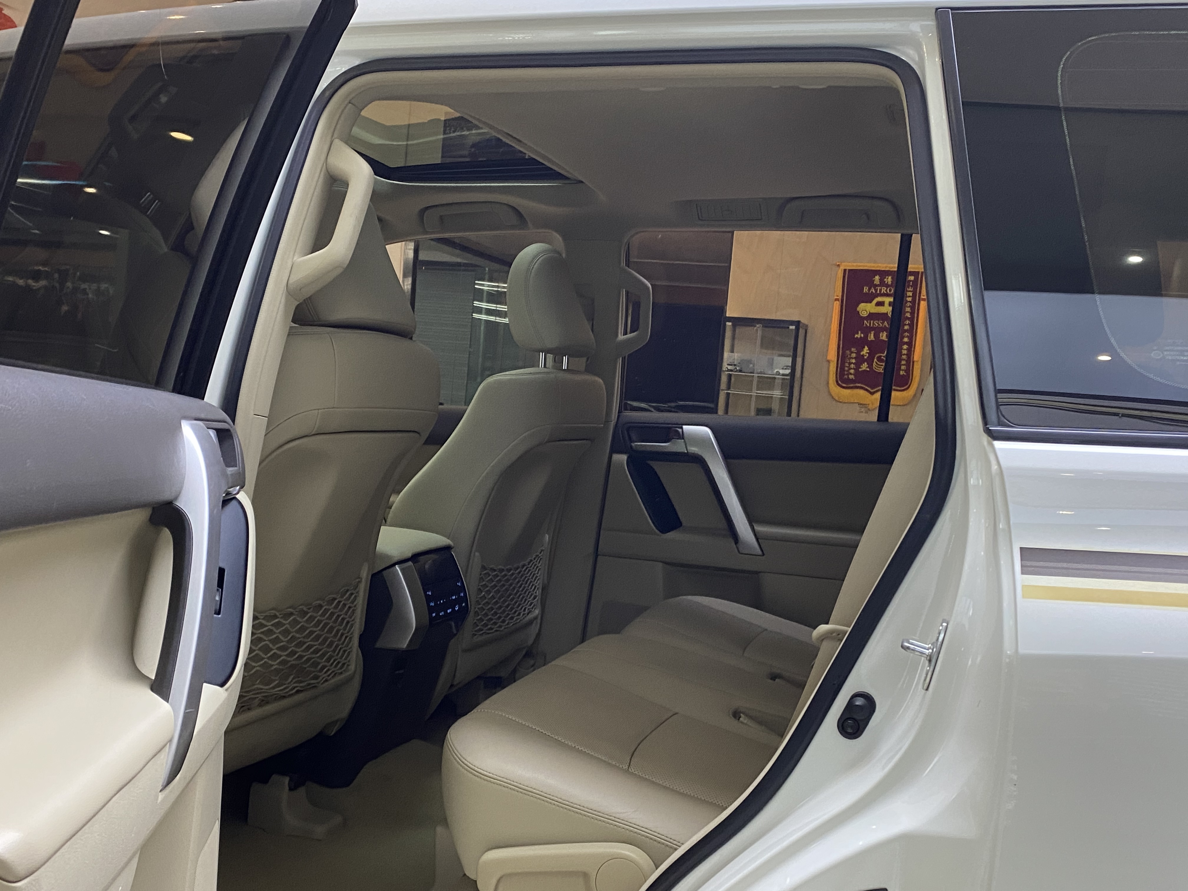 Toyota Land Cruiser Prado 2018 car image #11