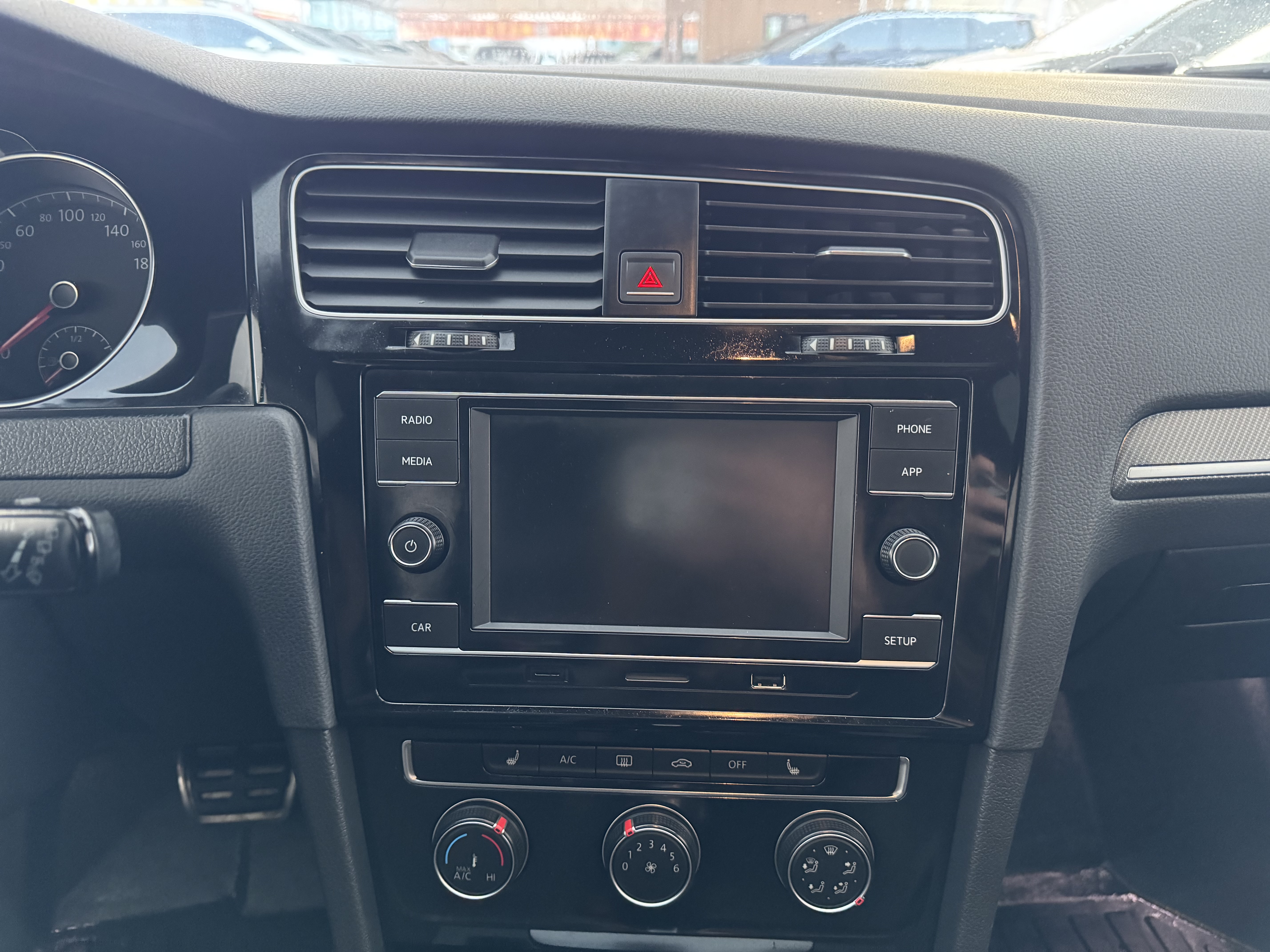 Volkswagen Golf 2018 car image #11