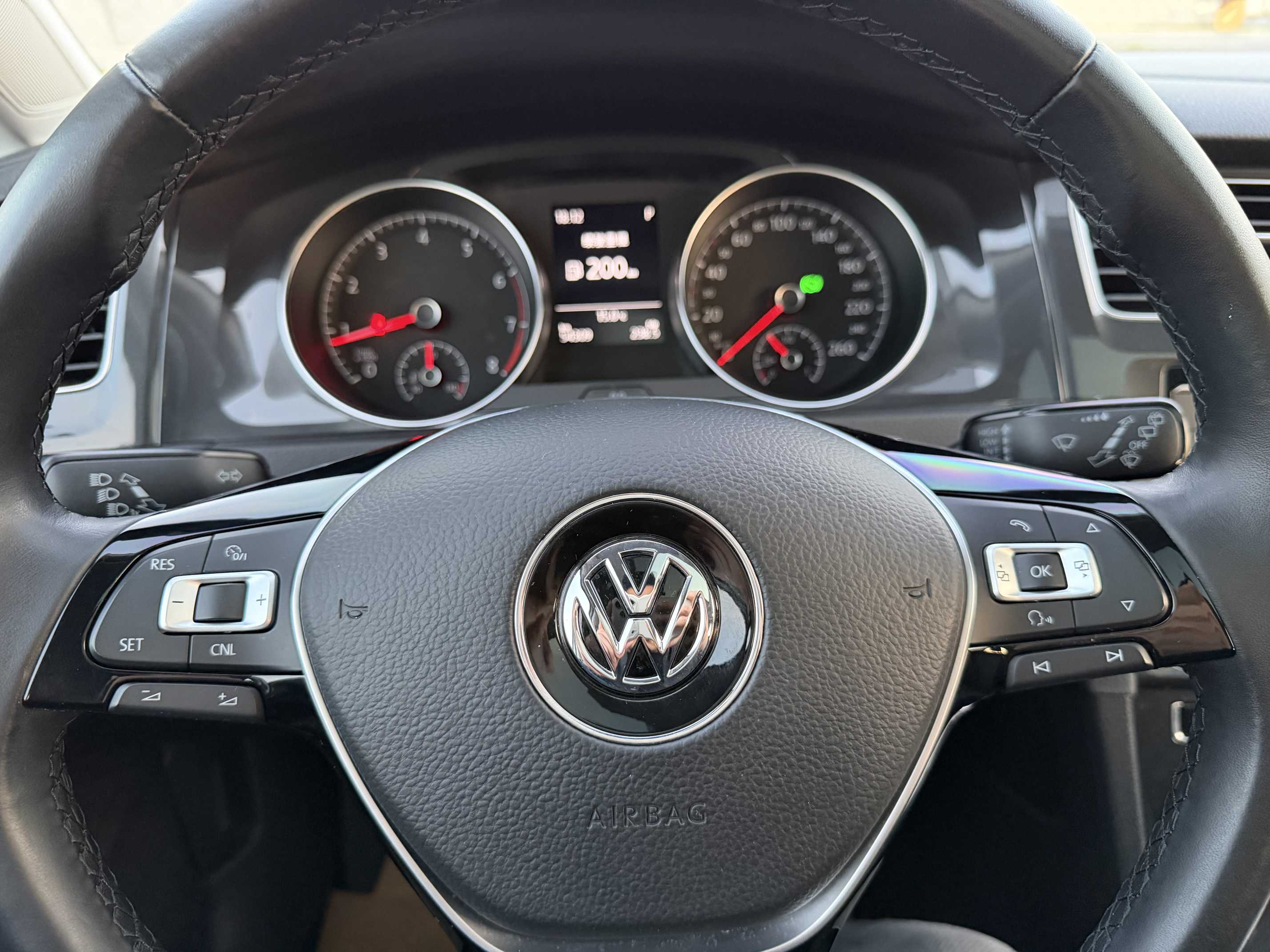 Volkswagen Golf 2018 car image #11