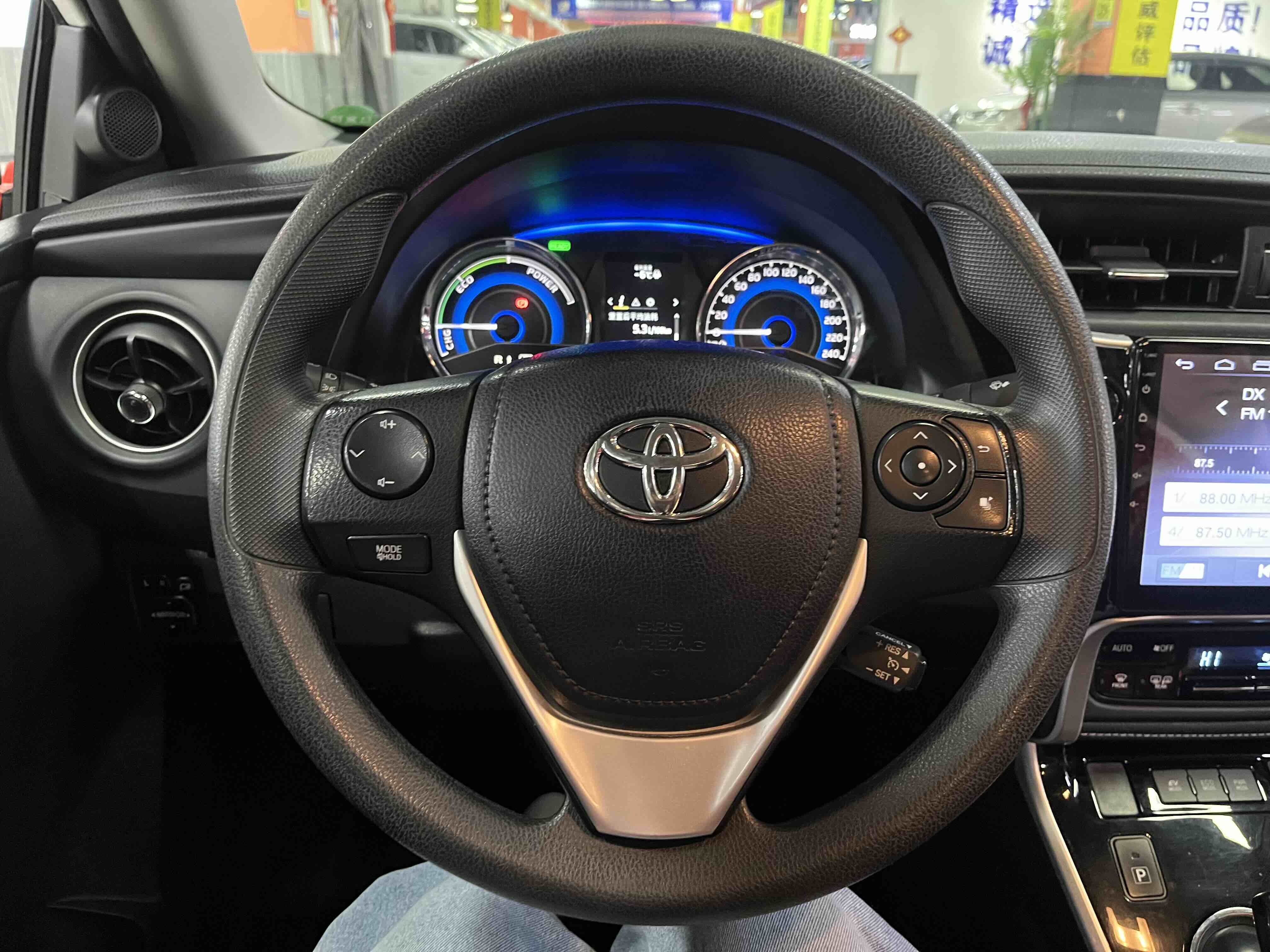 Corolla 2018 car image #11
