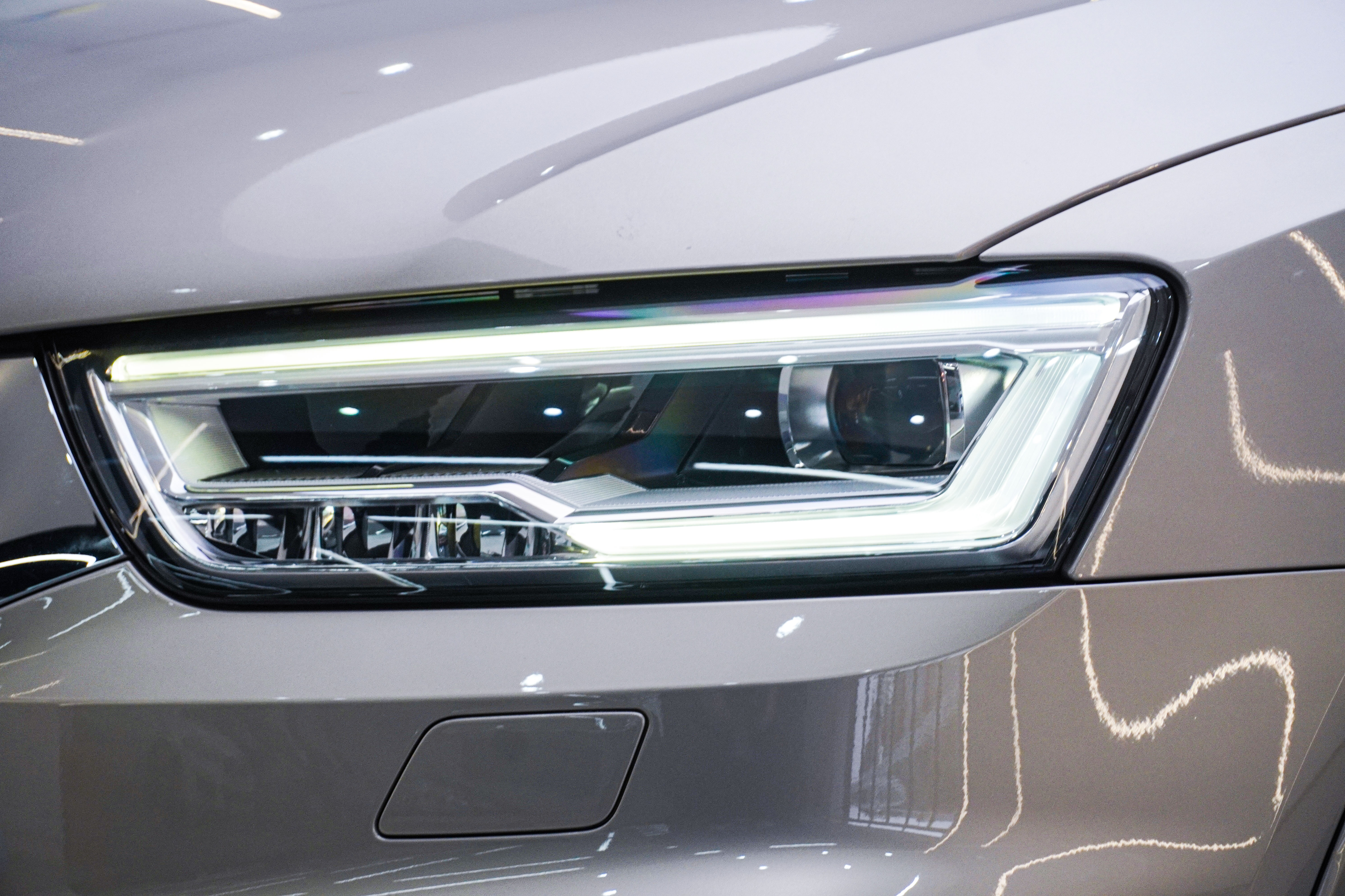 Audi Q3 2018 car image #11
