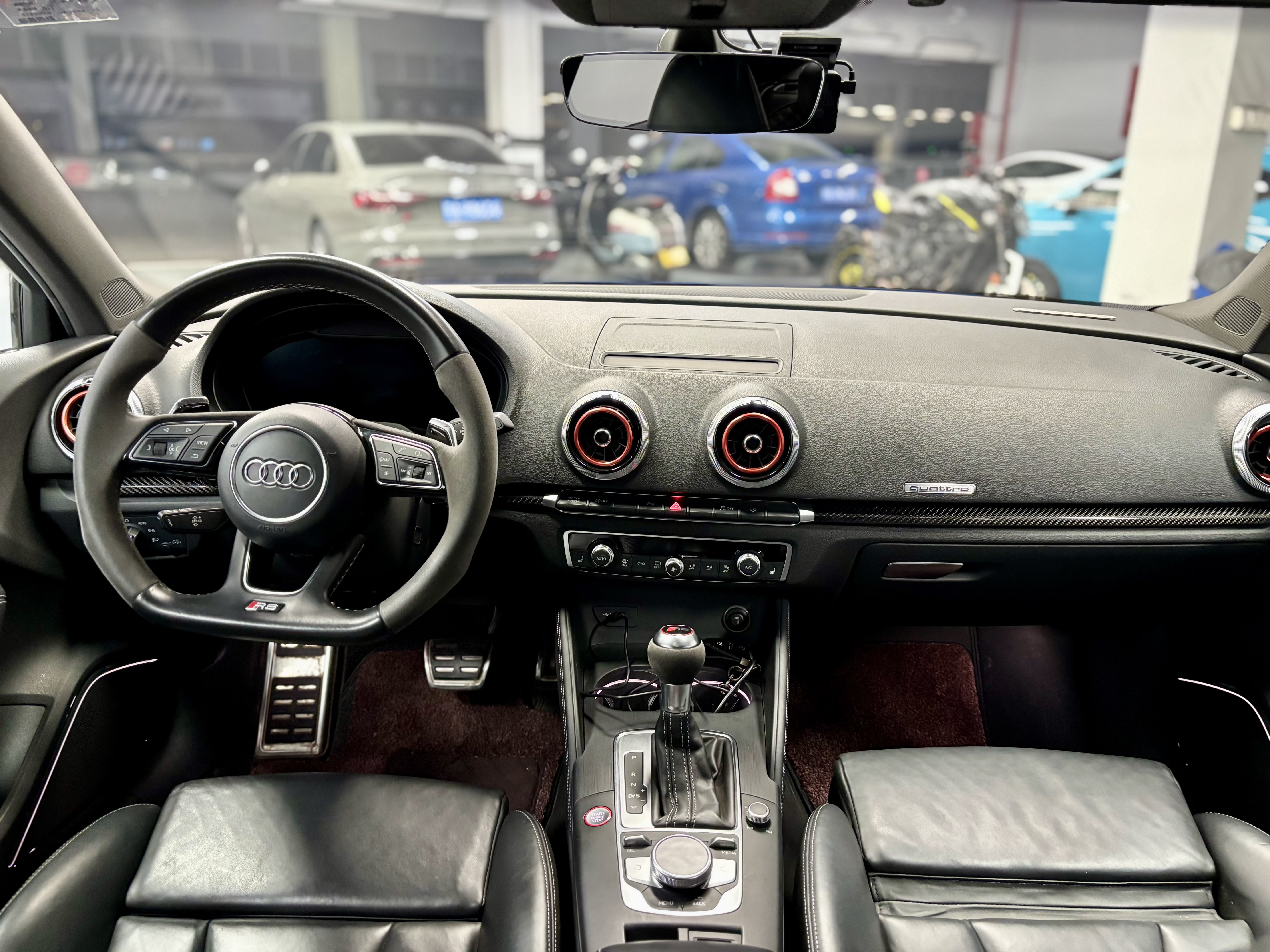 Audi RS 3 2019 صورة سيارة #11