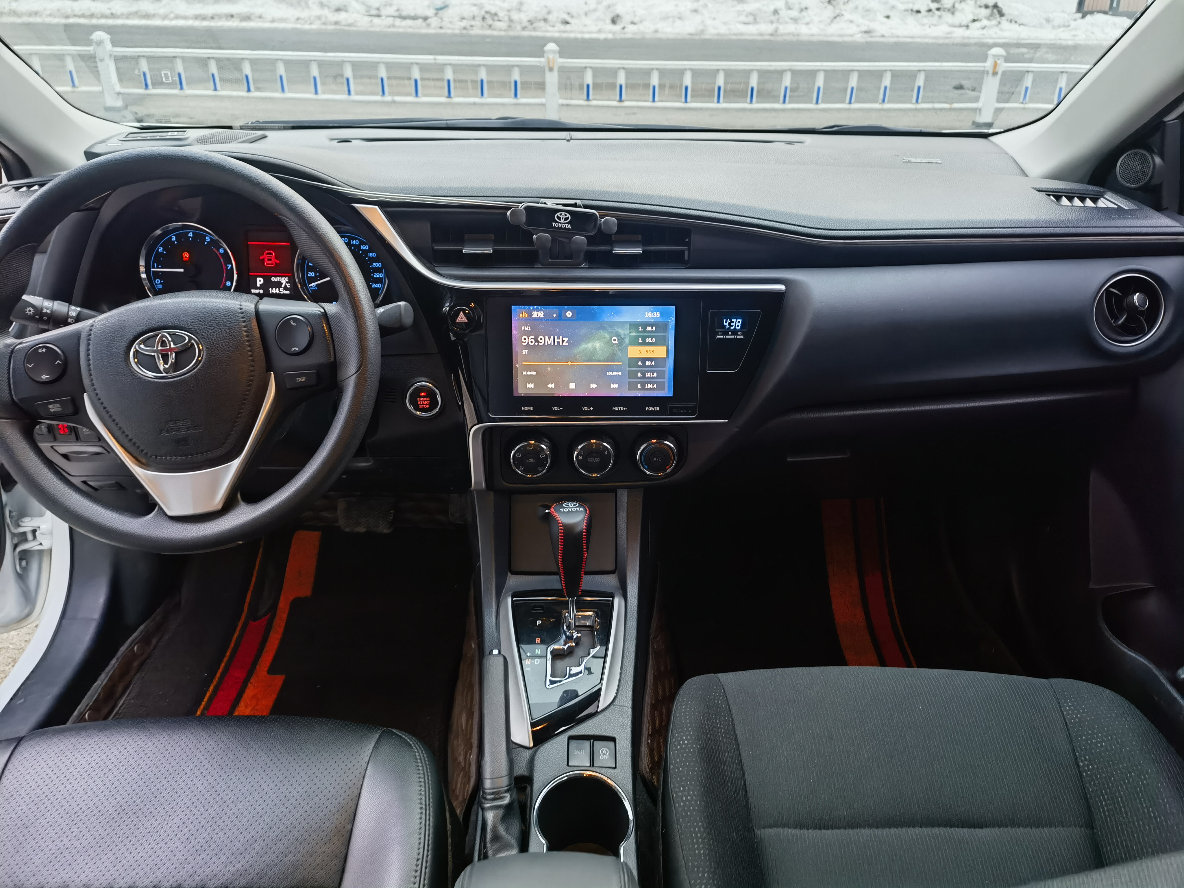 Toyota Corolla 2018 #11 Toyota Corolla 2018 car image #11
