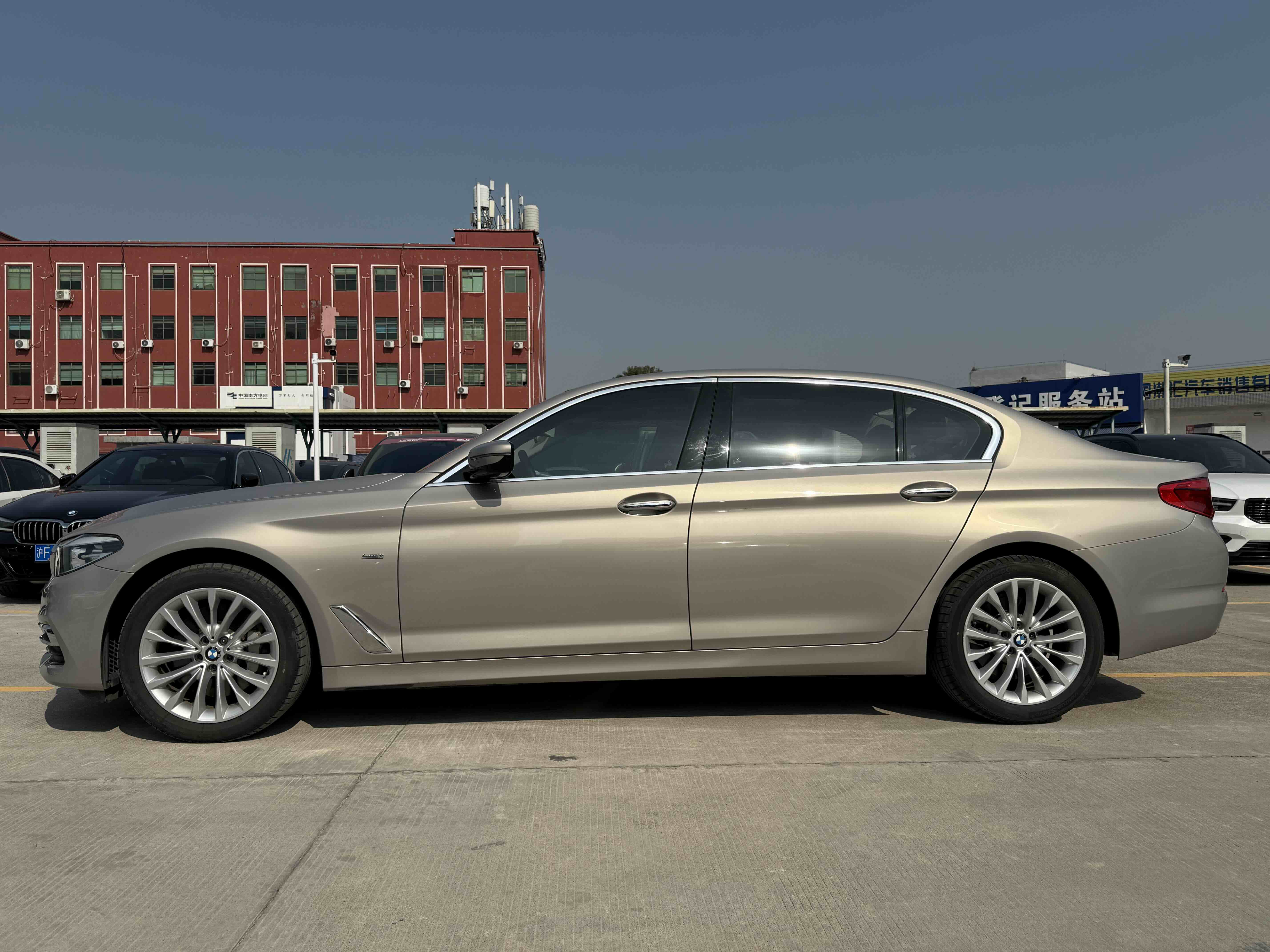 BMW 5 Series 2018 car image #11