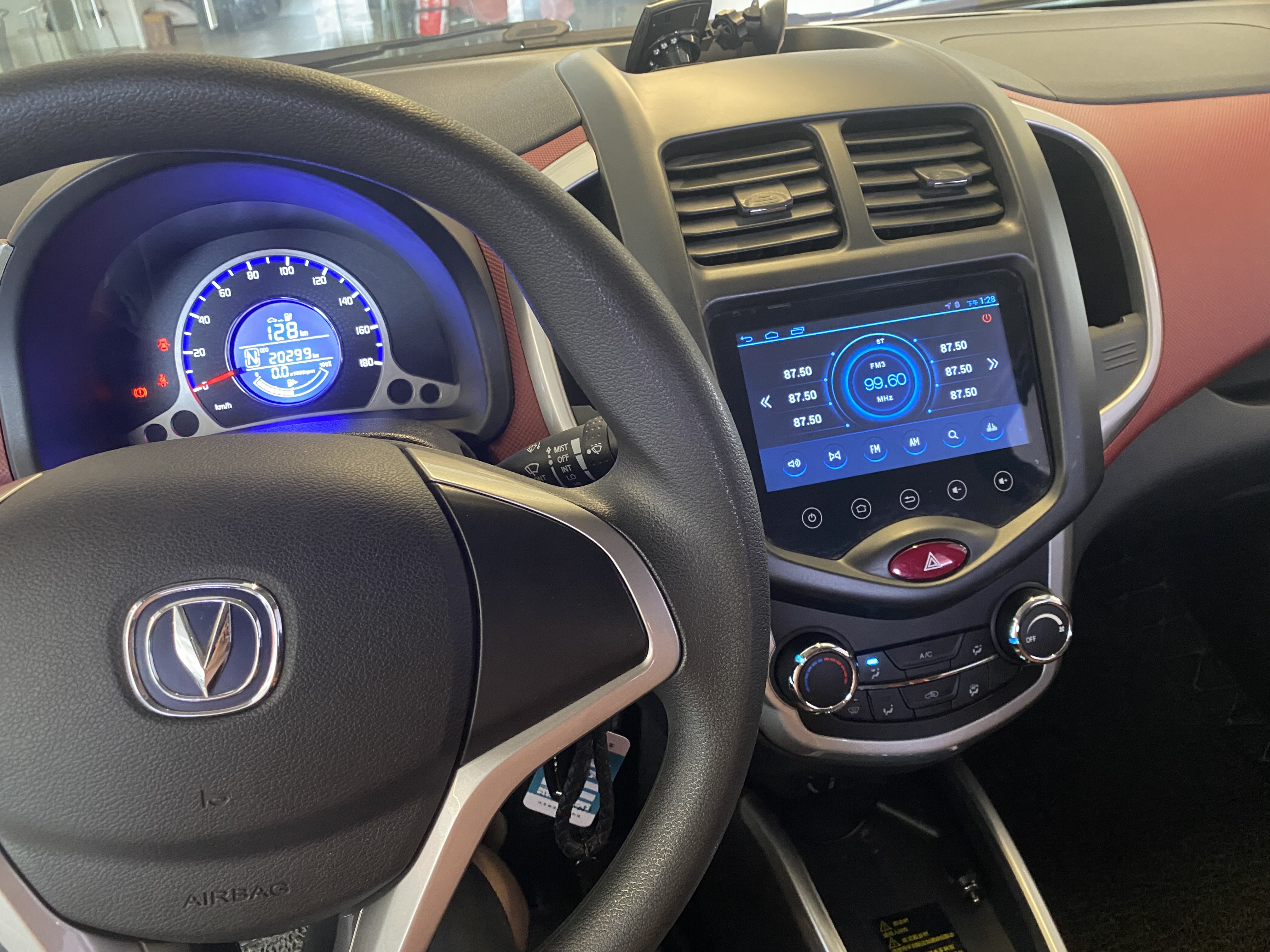 Changan BenBen EV 2018 изображение автомобиля #11