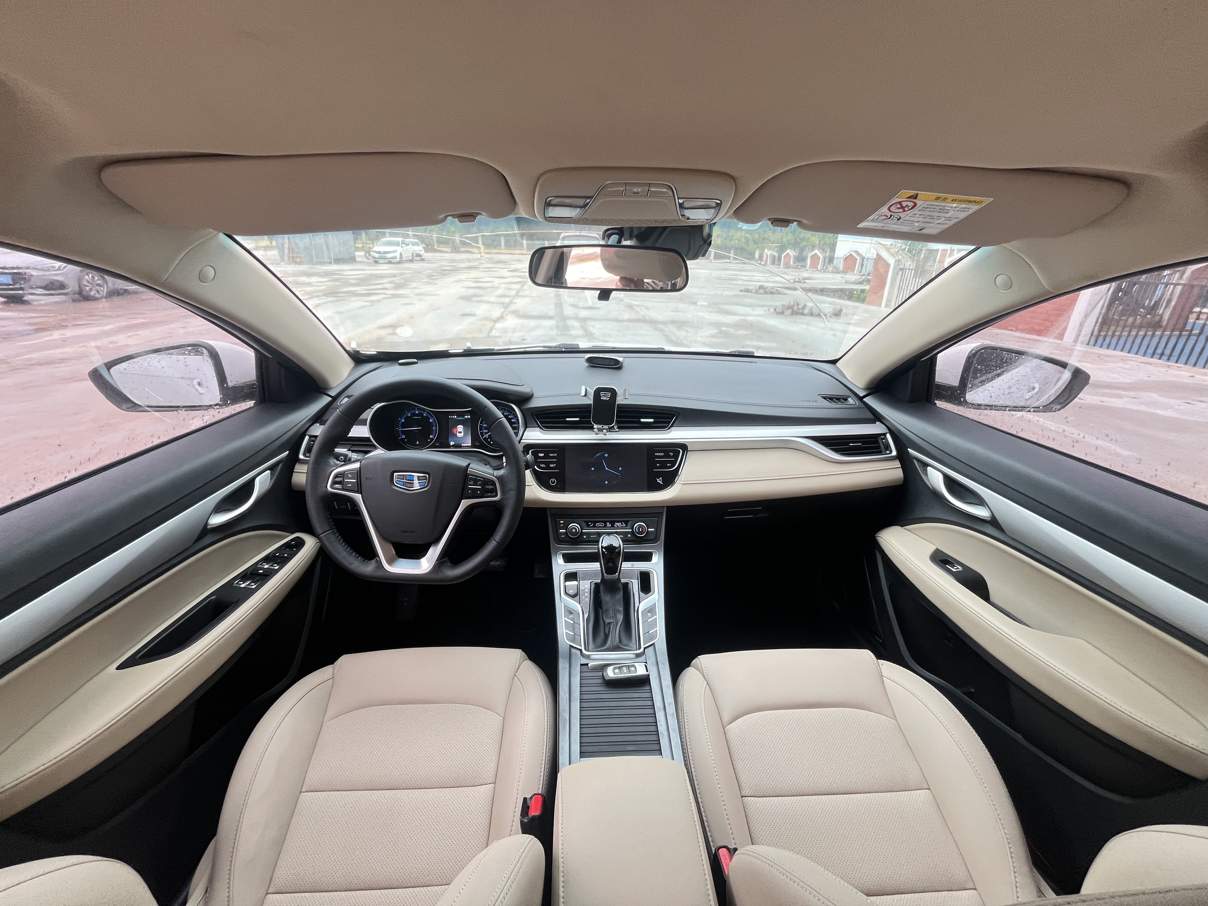 Emgrand 2018 car image #11