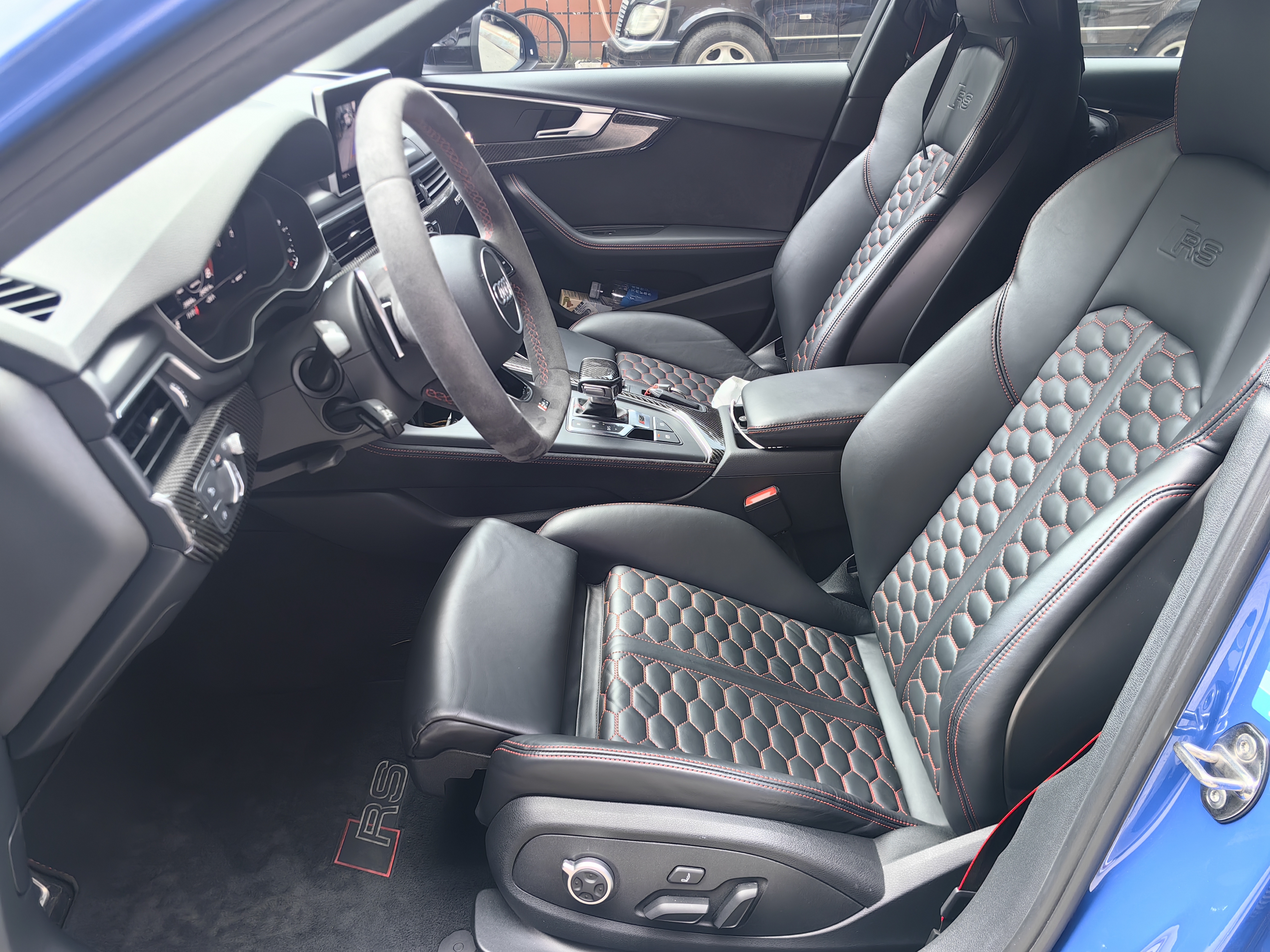 Audi RS 4 2019 car image #11