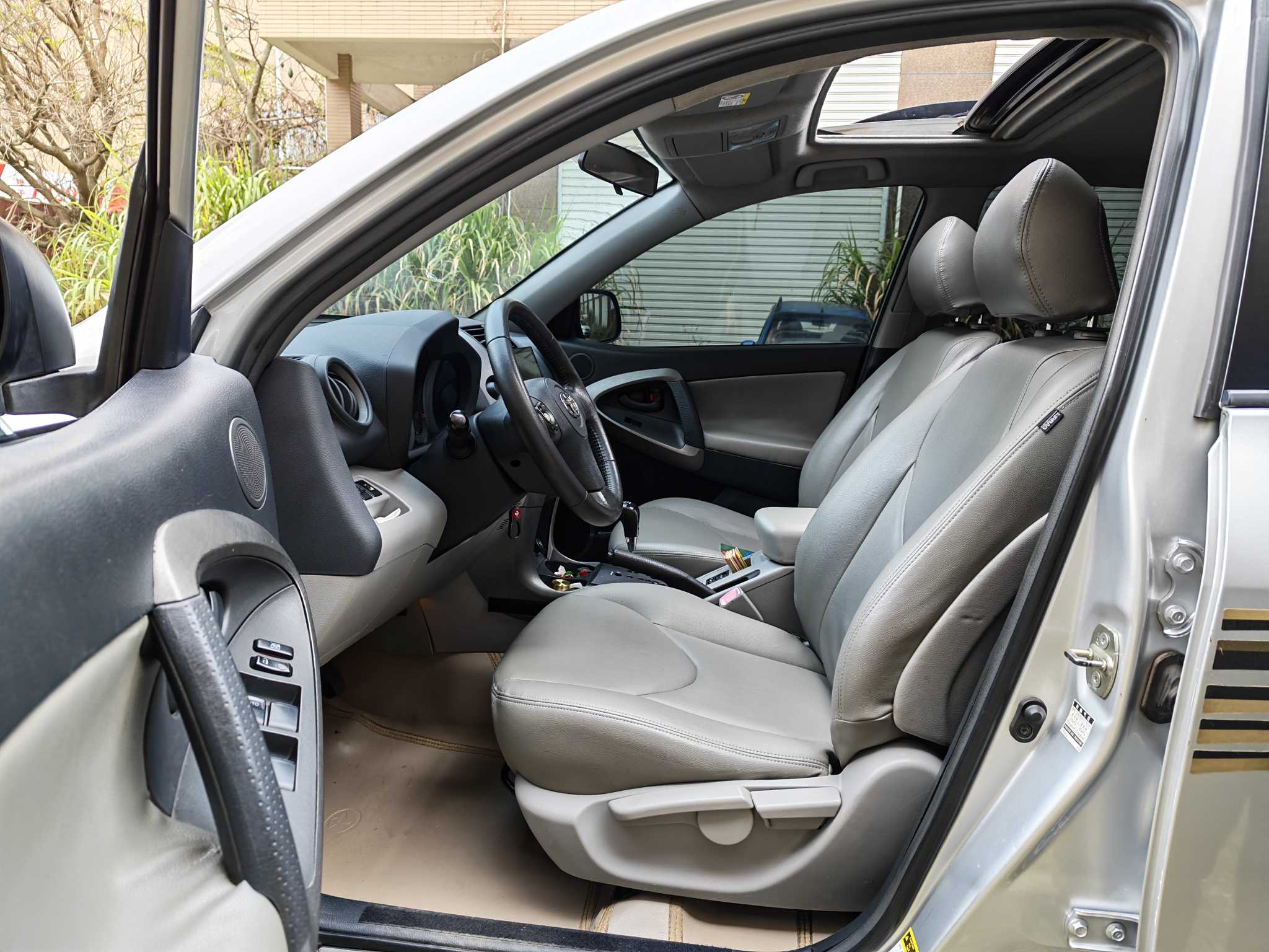 Toyota RAV4 2009 car image #11