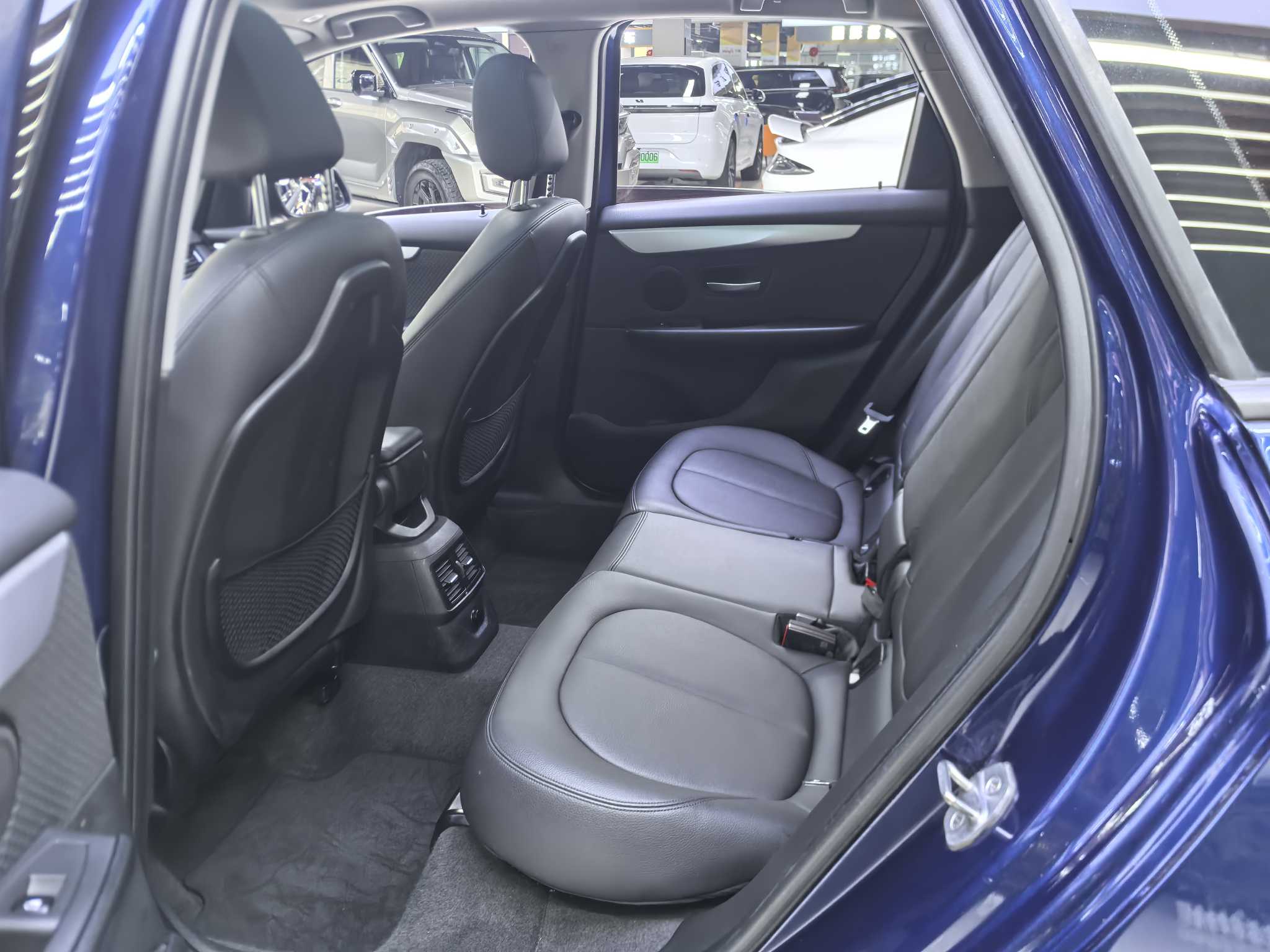 BMW 2 Series Tourer 2018 car image #11