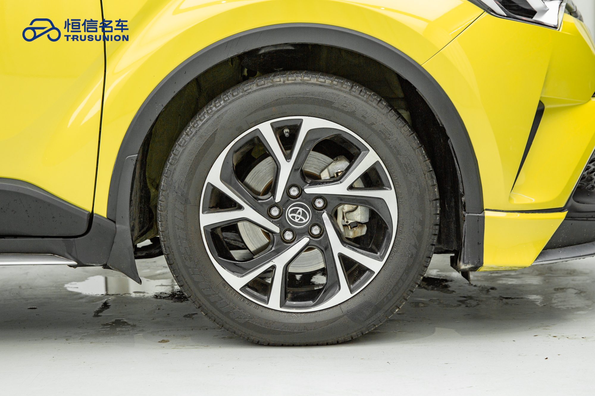 Toyota C-HR 2019 car image #11