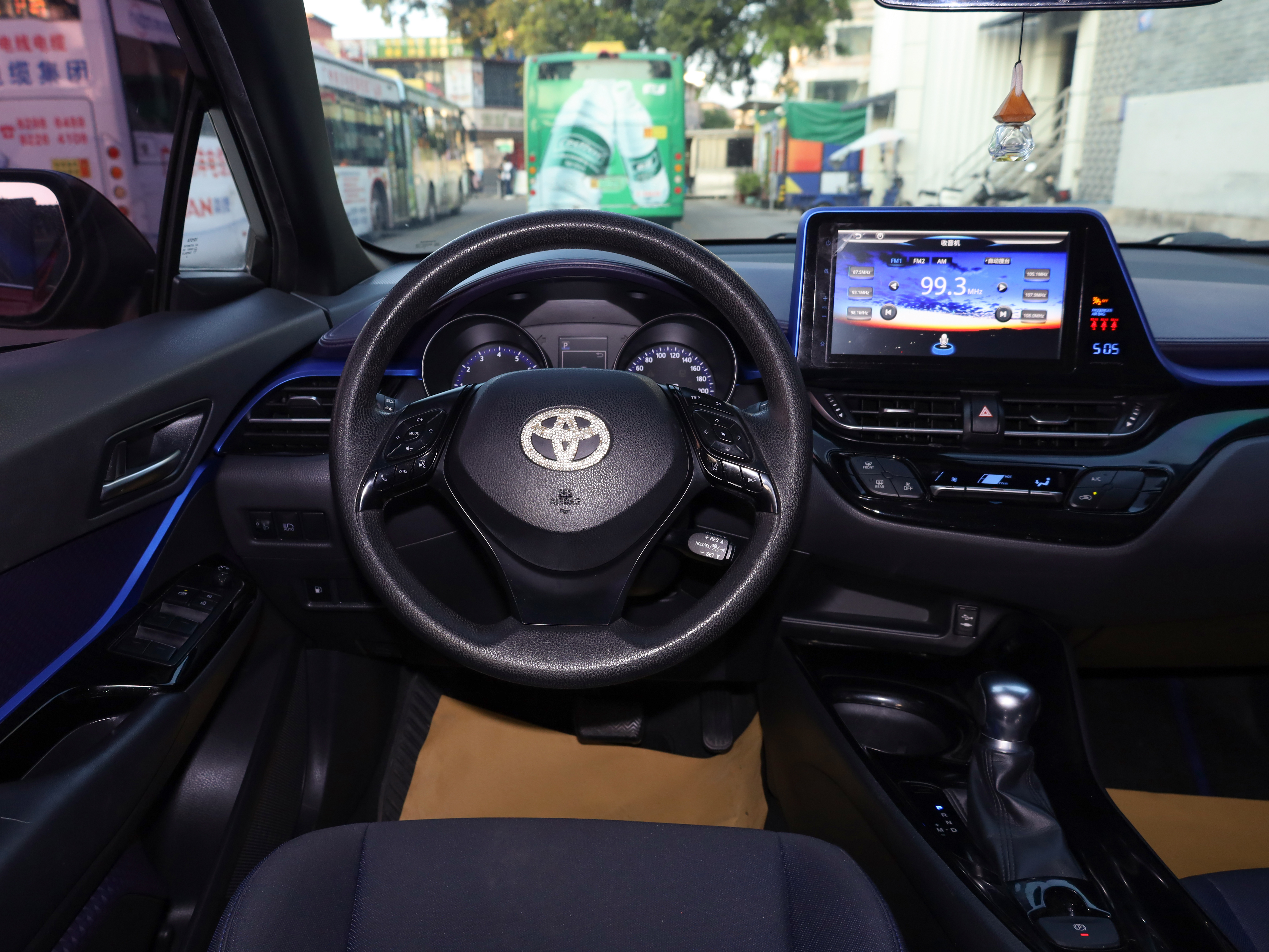 Toyota C-HR 2019 car image #11