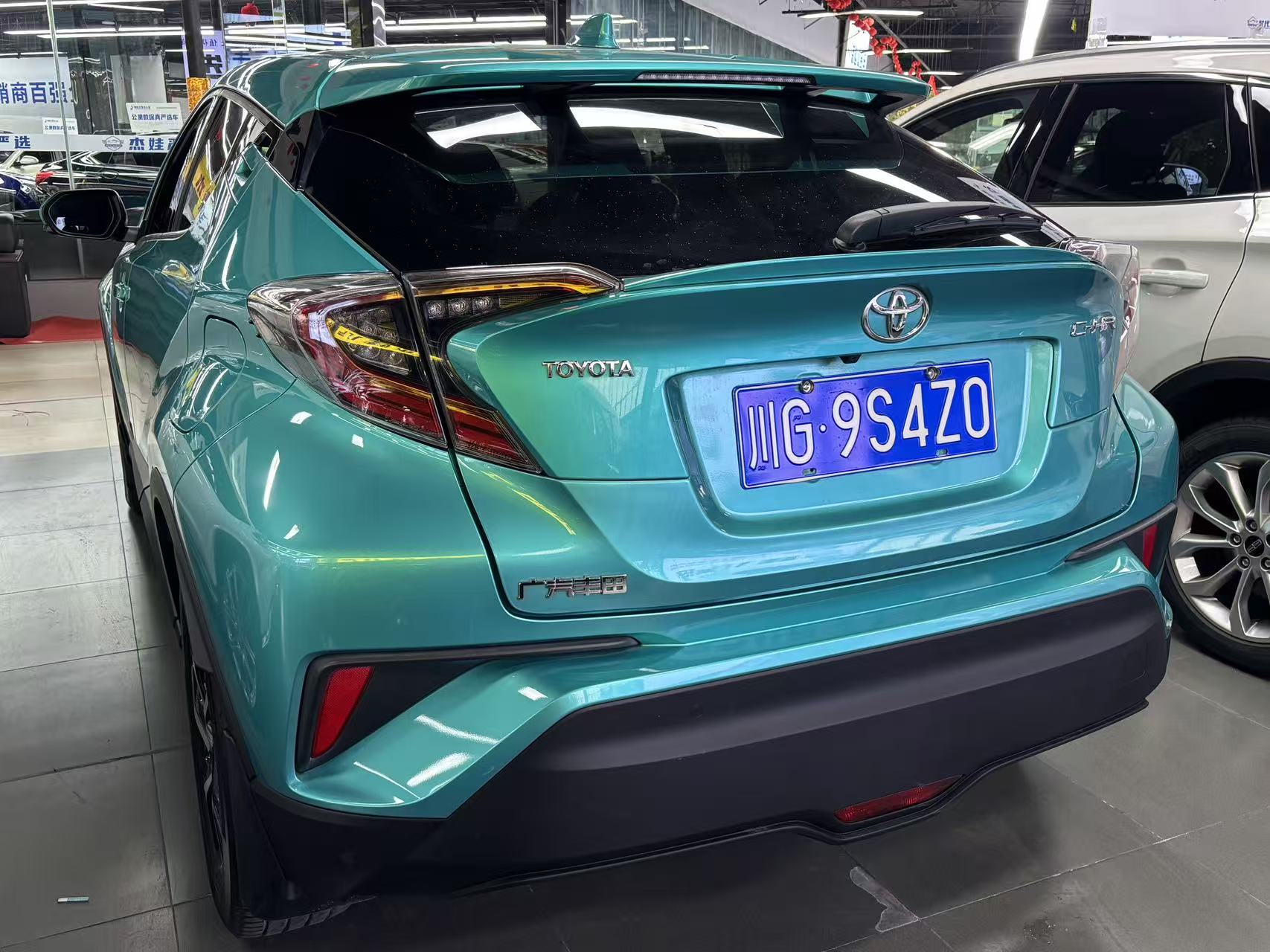 Toyota C-HR 2018 immagine di auto #11