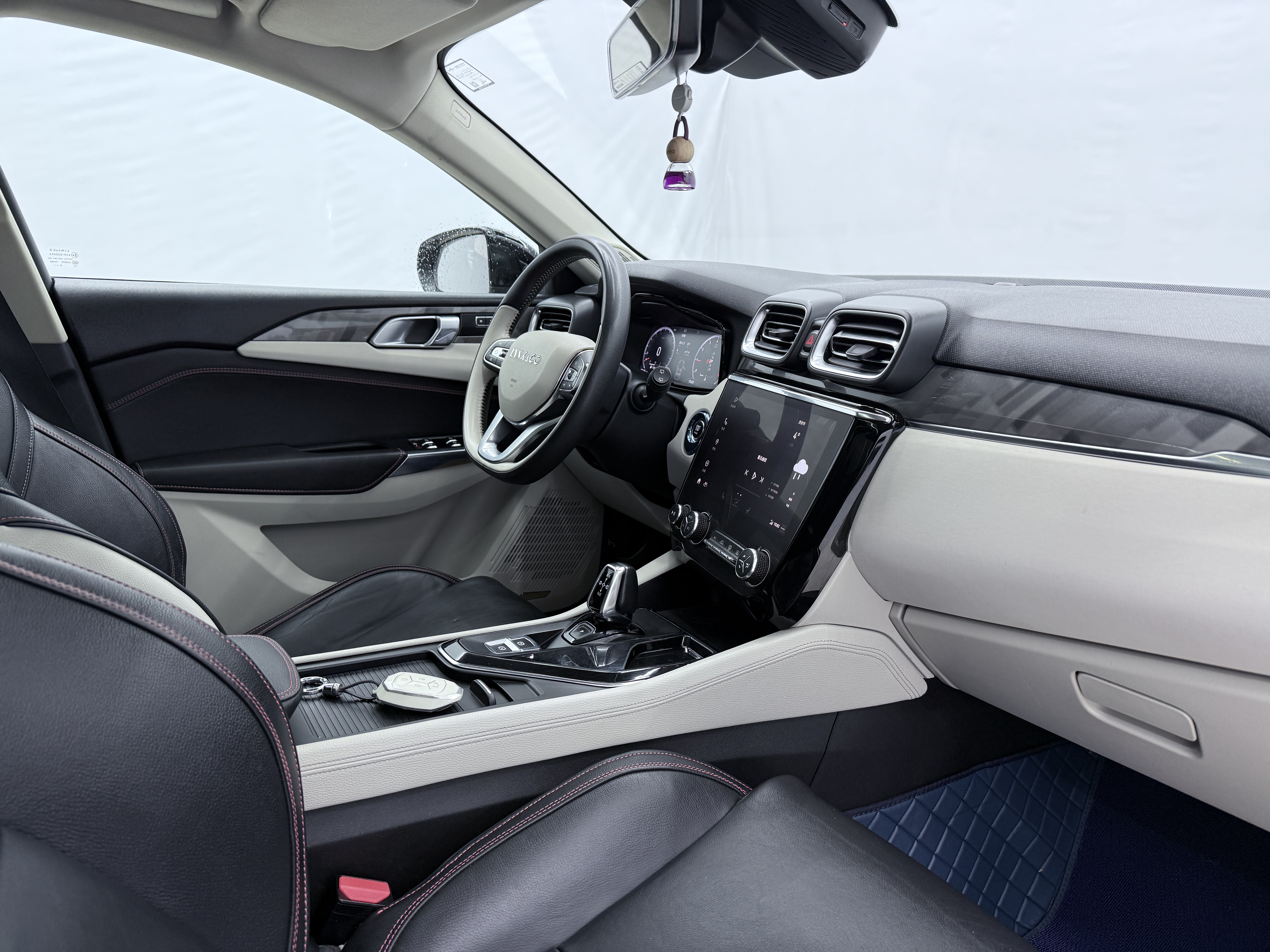 Lynk & Co 02 2019 #11 Lynk & Co 02 2019 car image #11
