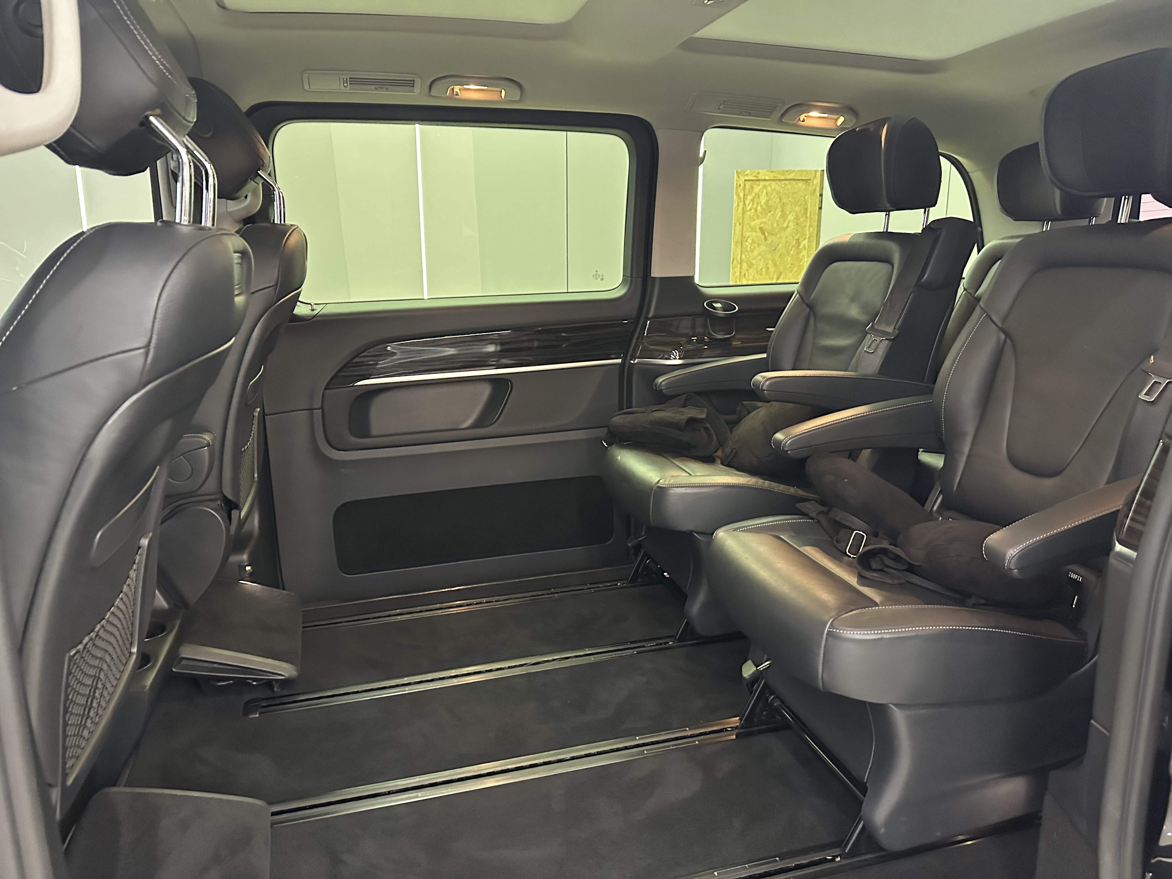 Mercedes-Benz V Class 2018 car image #11