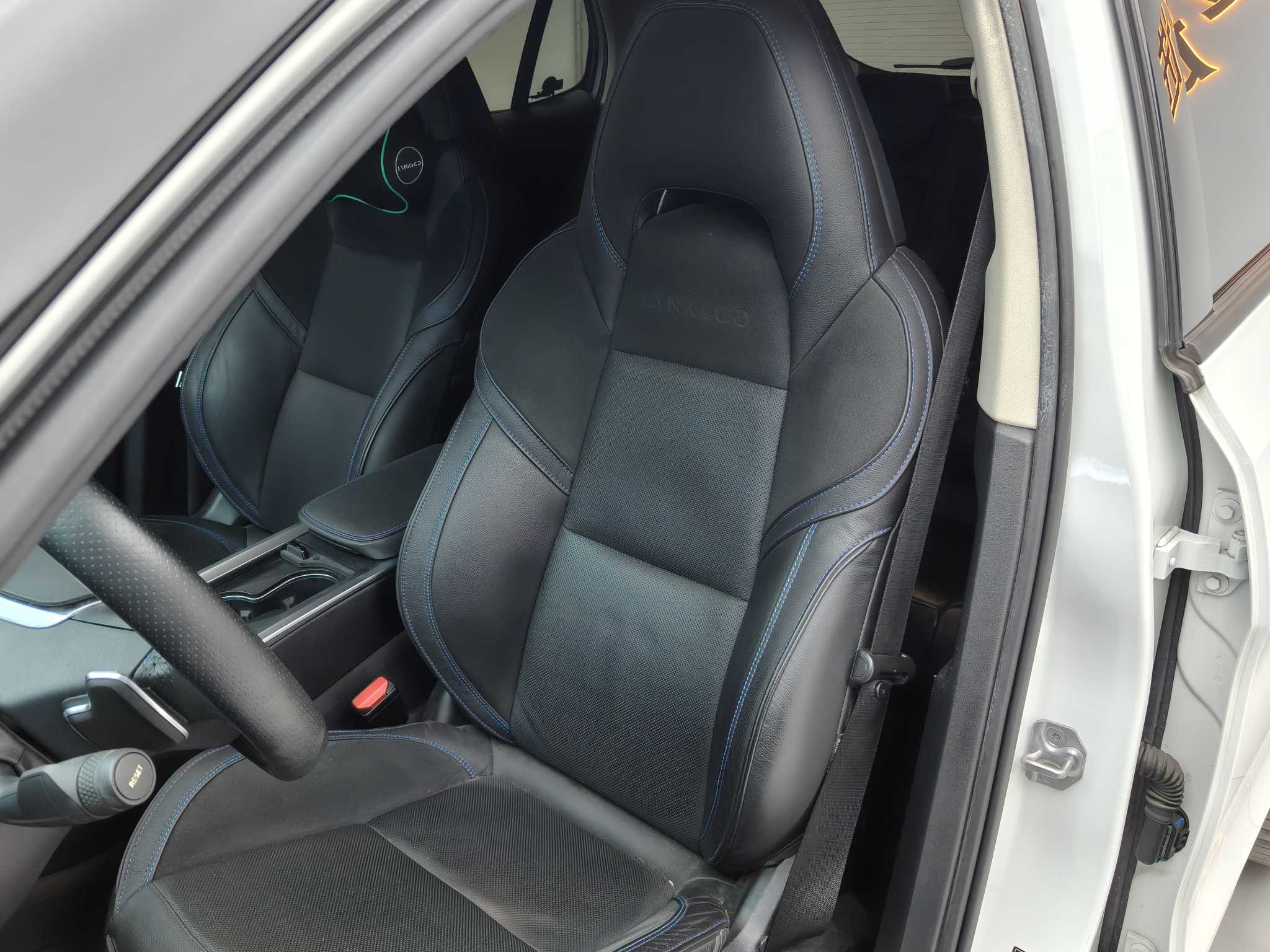 Lynk & Co 01 EM-P 2018 car image #11
