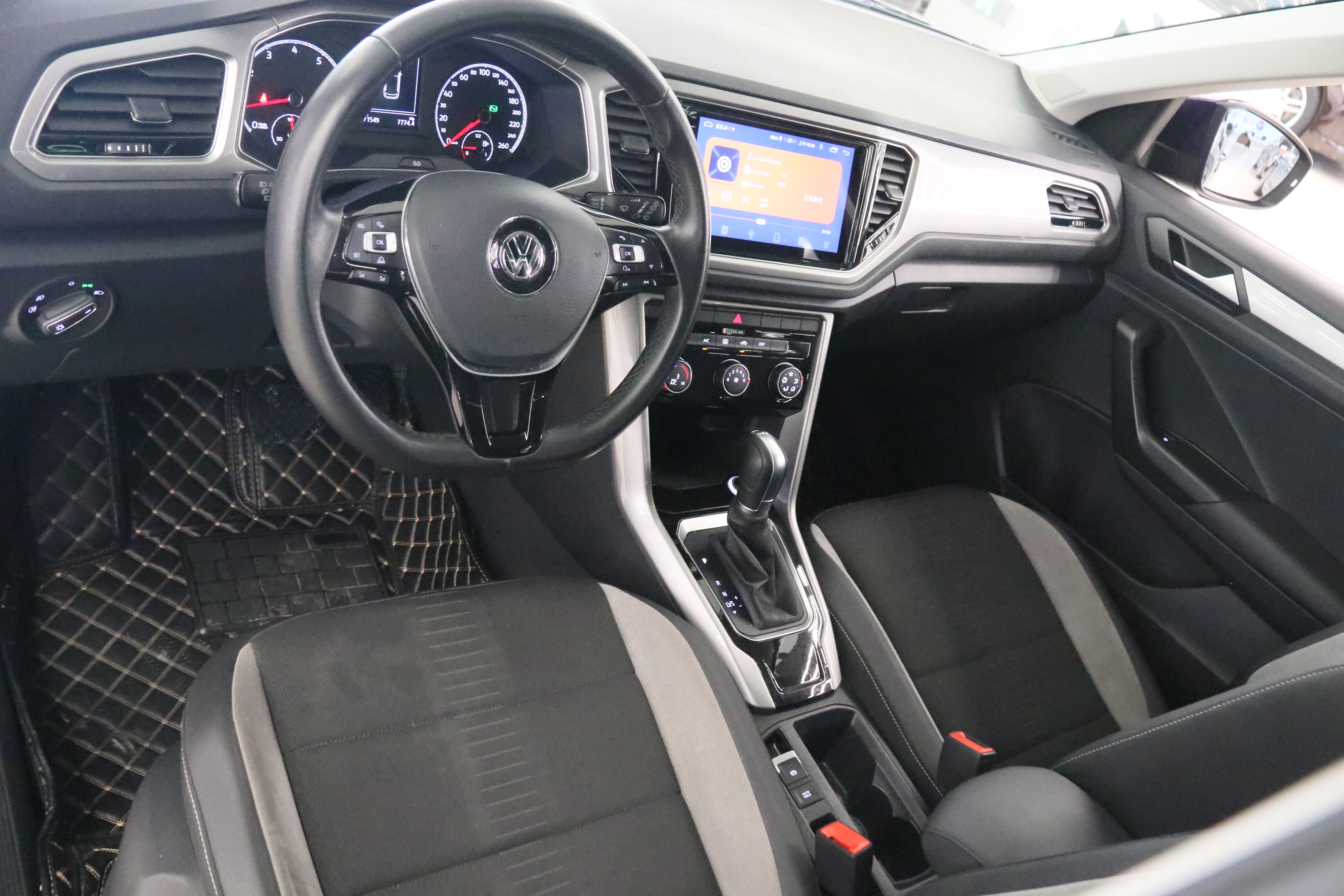 T-Roc 2019 car image #11