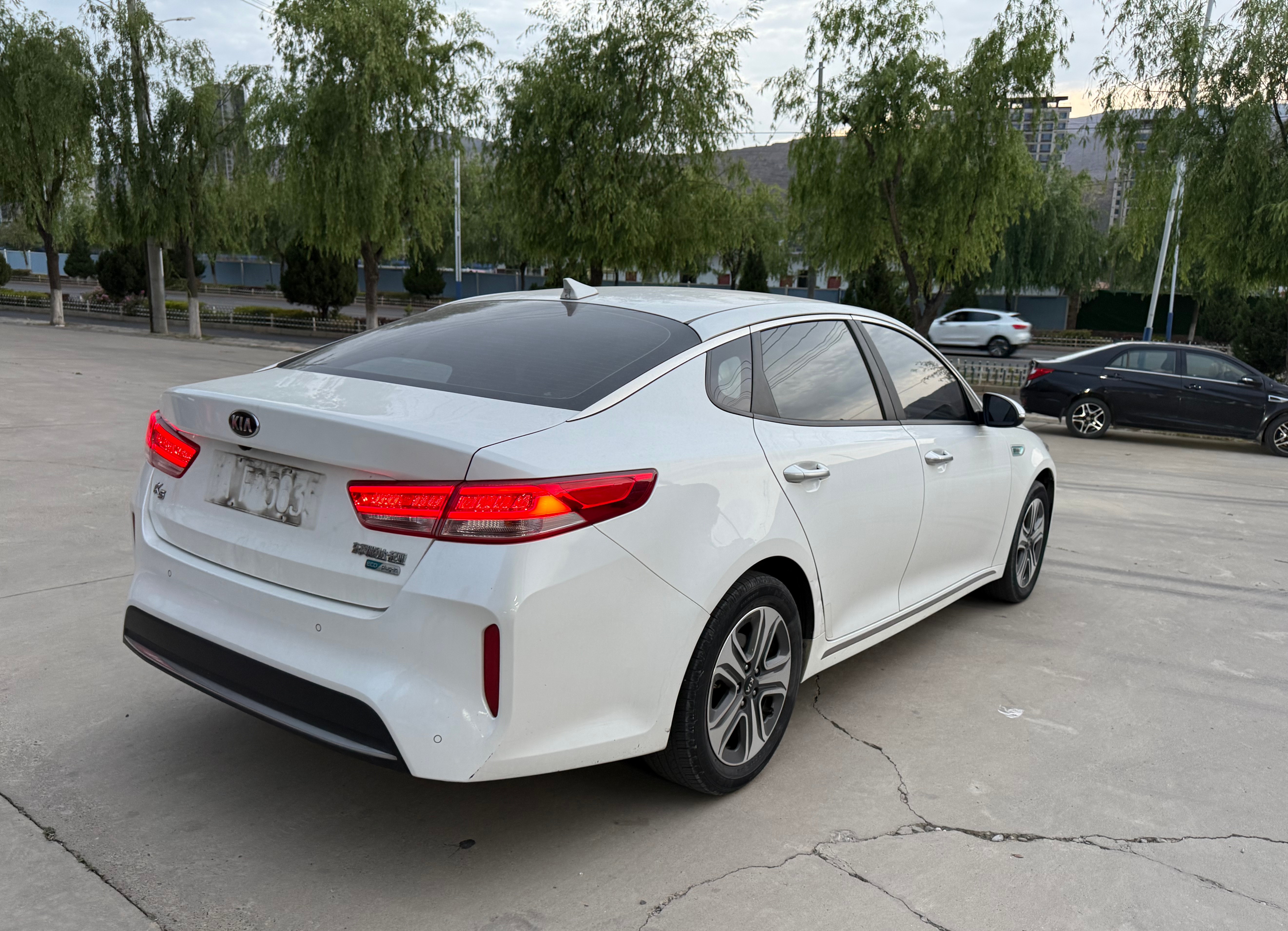 起亚 起亚K5新能源 2018 汽车图片 #11