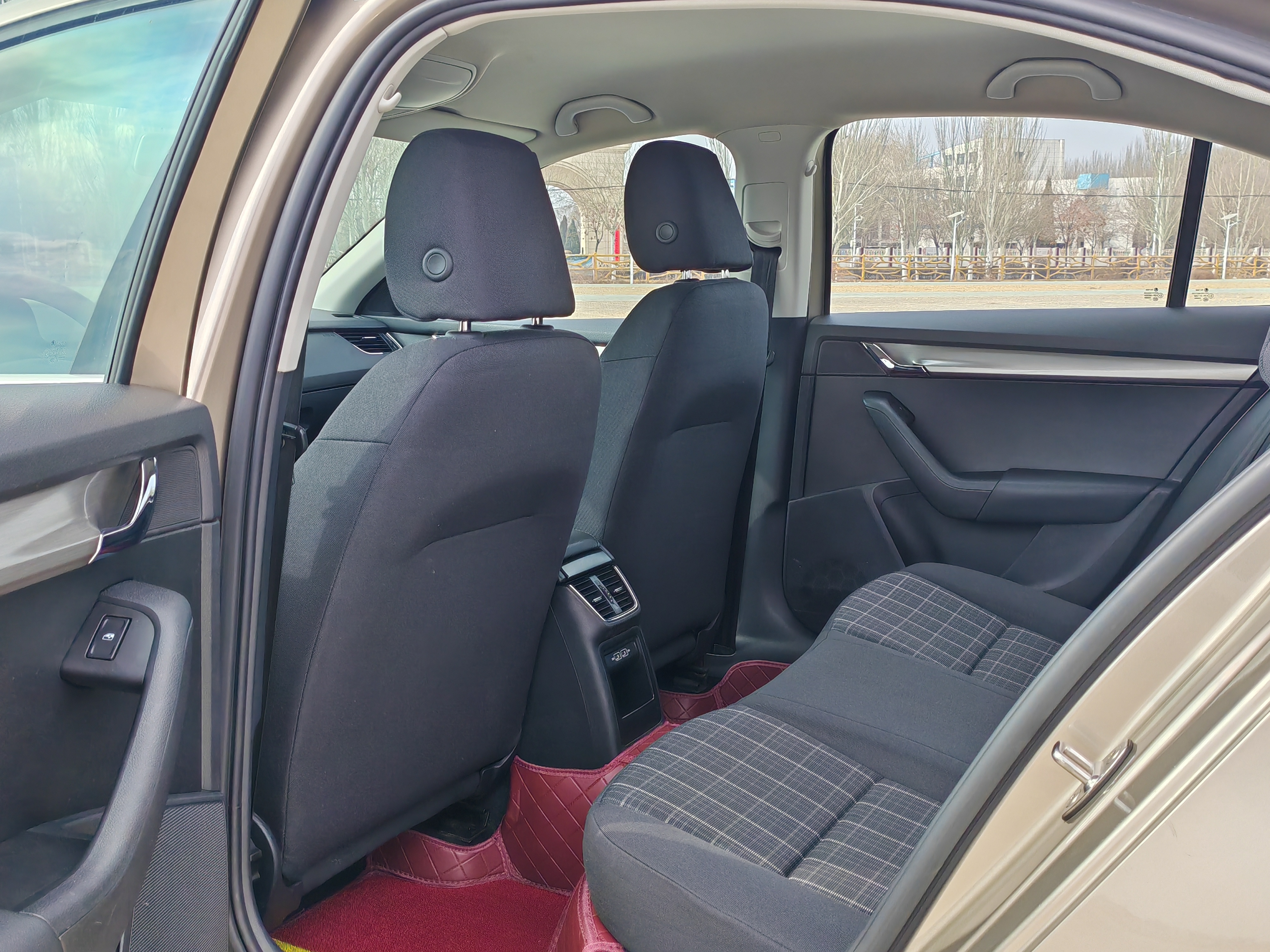 Skoda Octavia 2019 car image #11