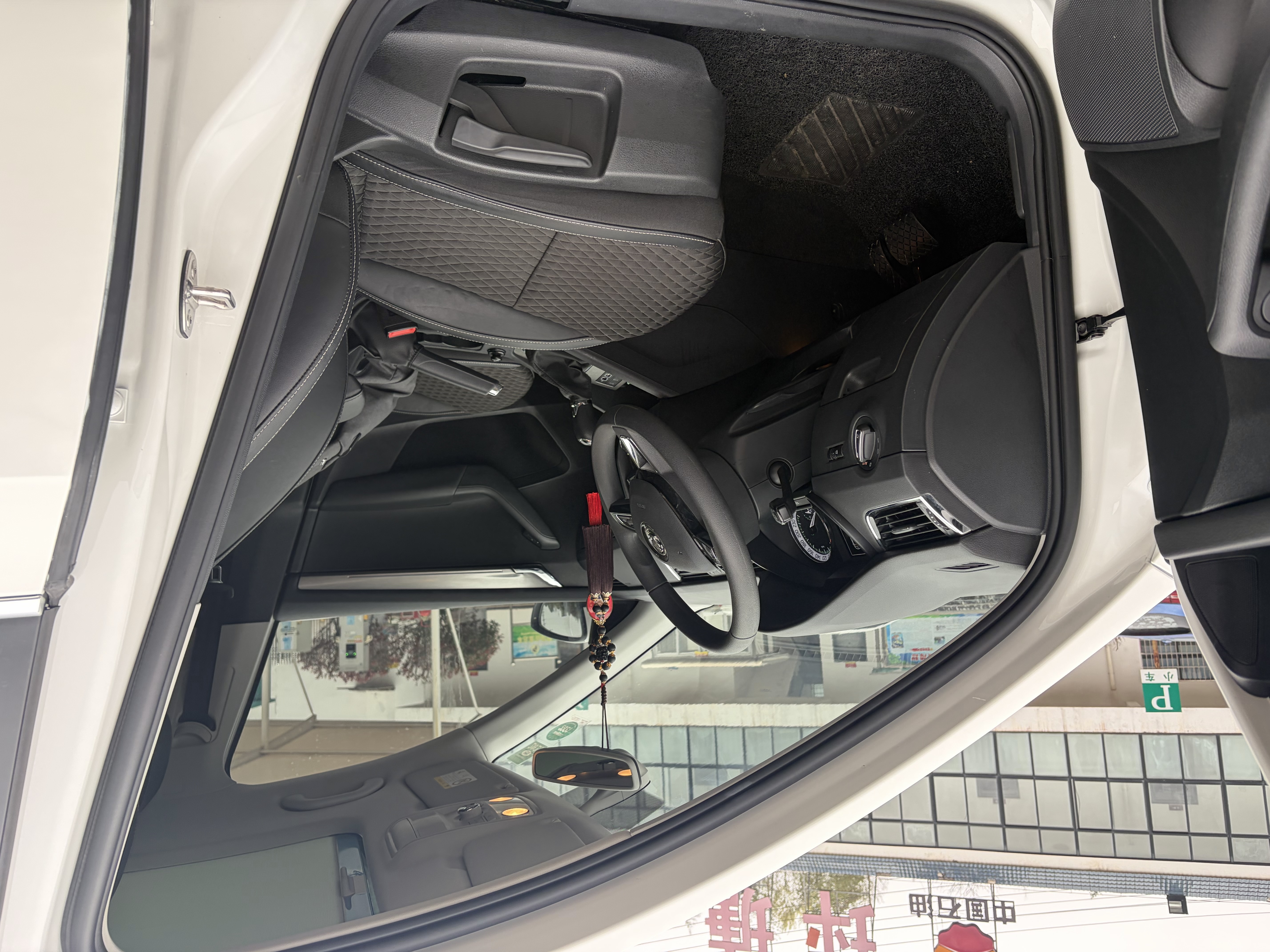 Skoda Octavia 2019 car image #11