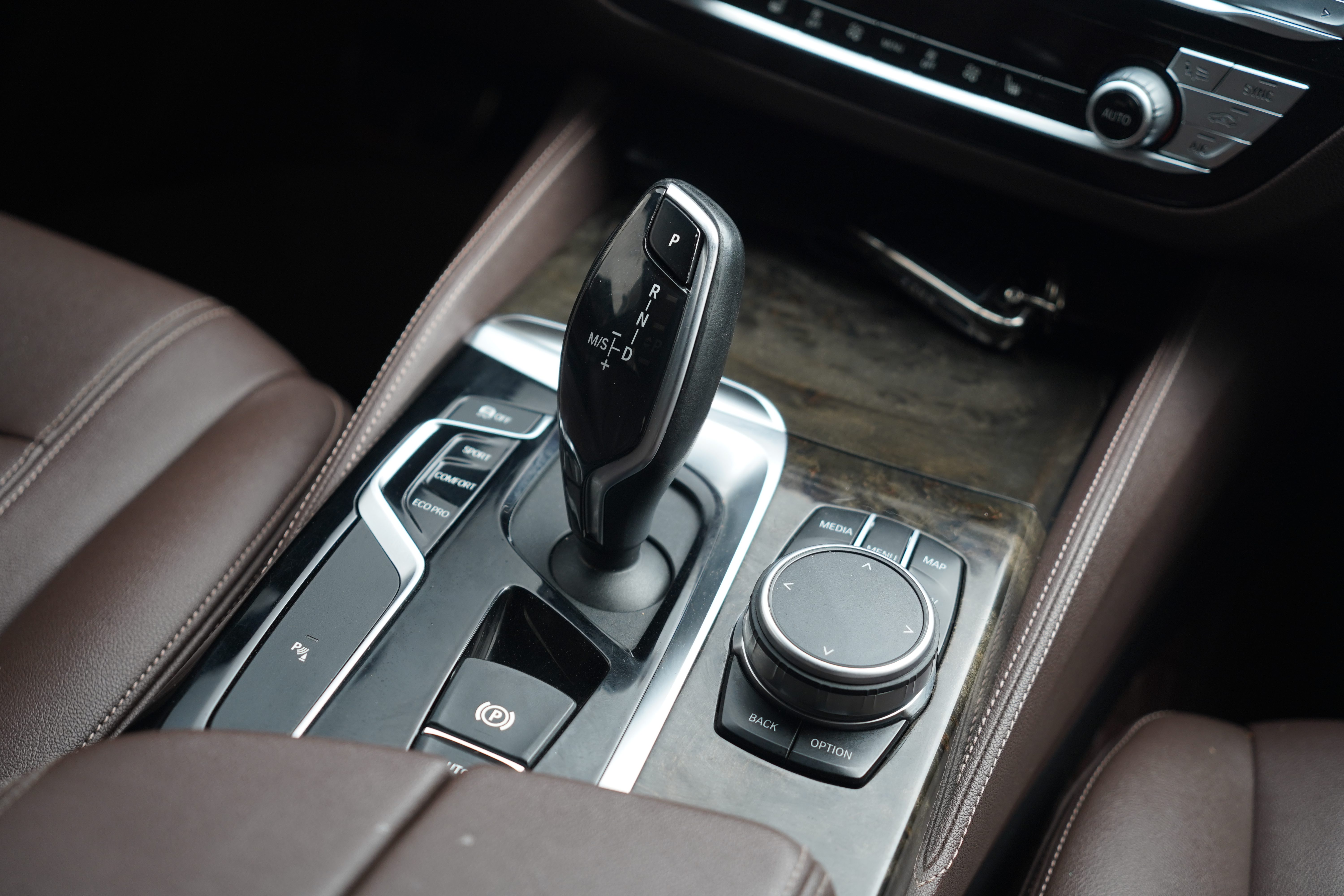 BMW 5 Series 2019 car image #11