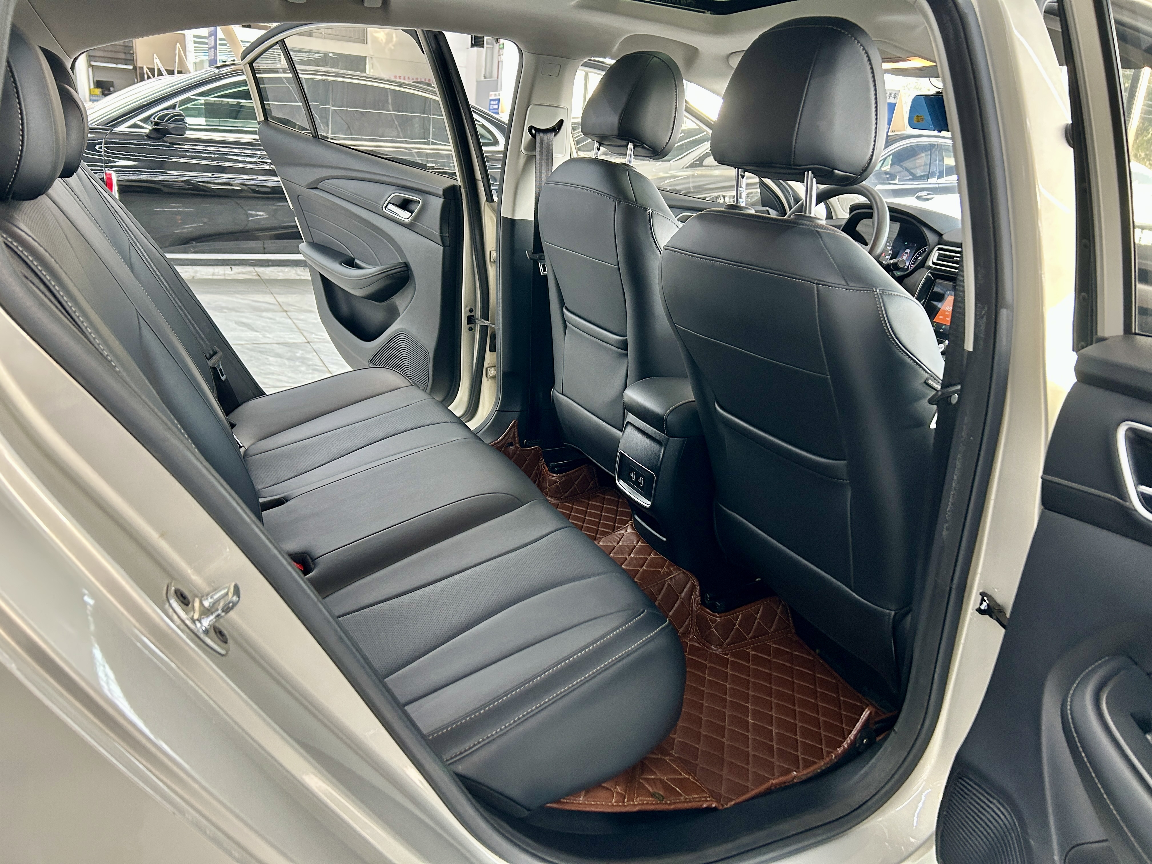 Roewe i5 2019 #11 Roewe i5 2019 car image #11
