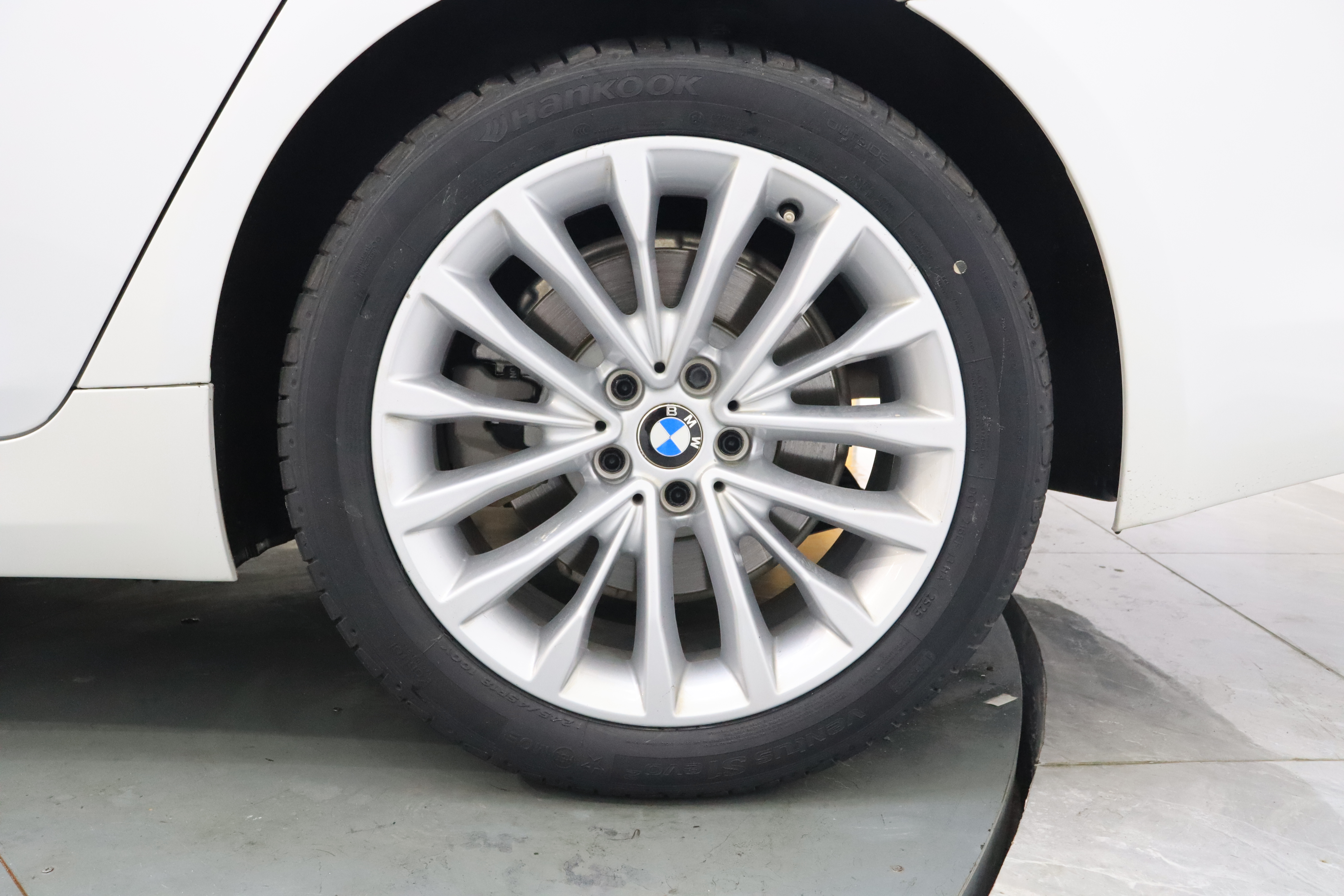 BMW 5 Series 2019 #11 BMW 5 Series 2019 car image #11