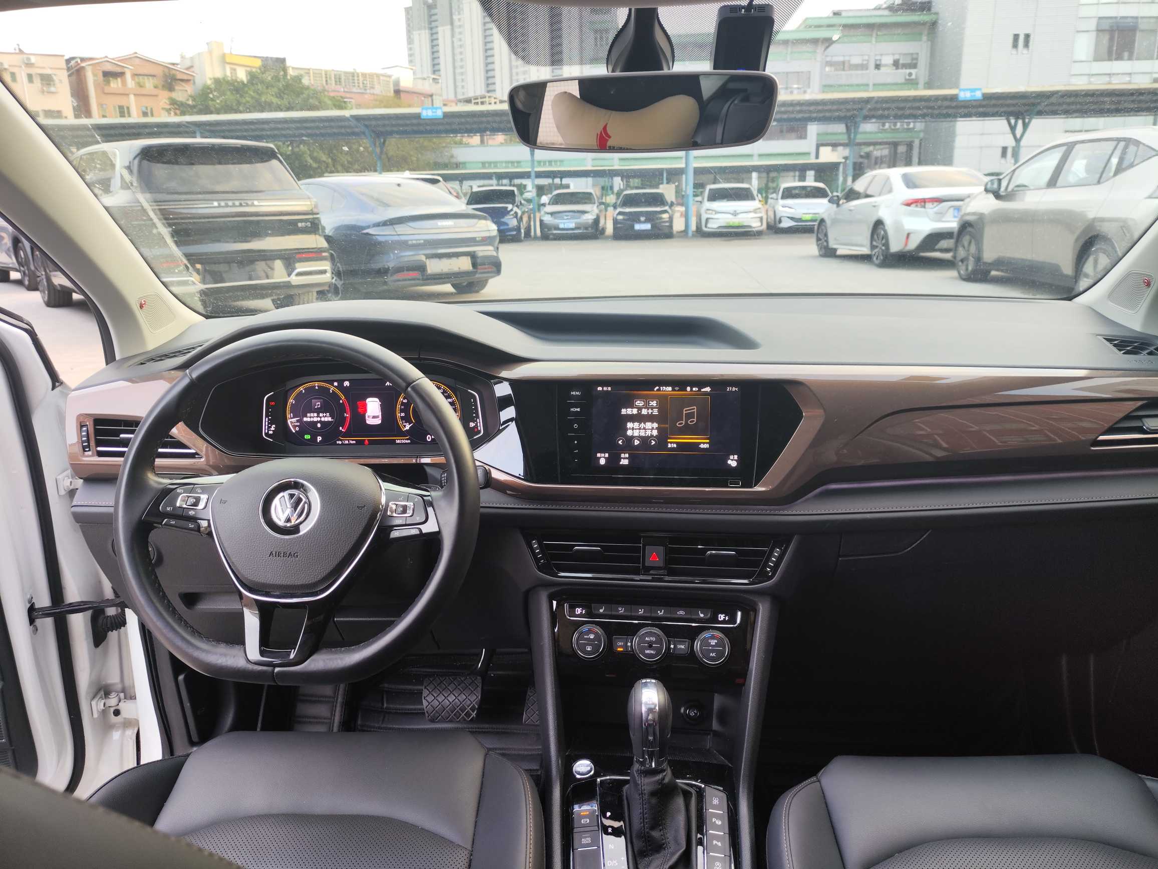 Volkswagen Tharu 2019 car image #11