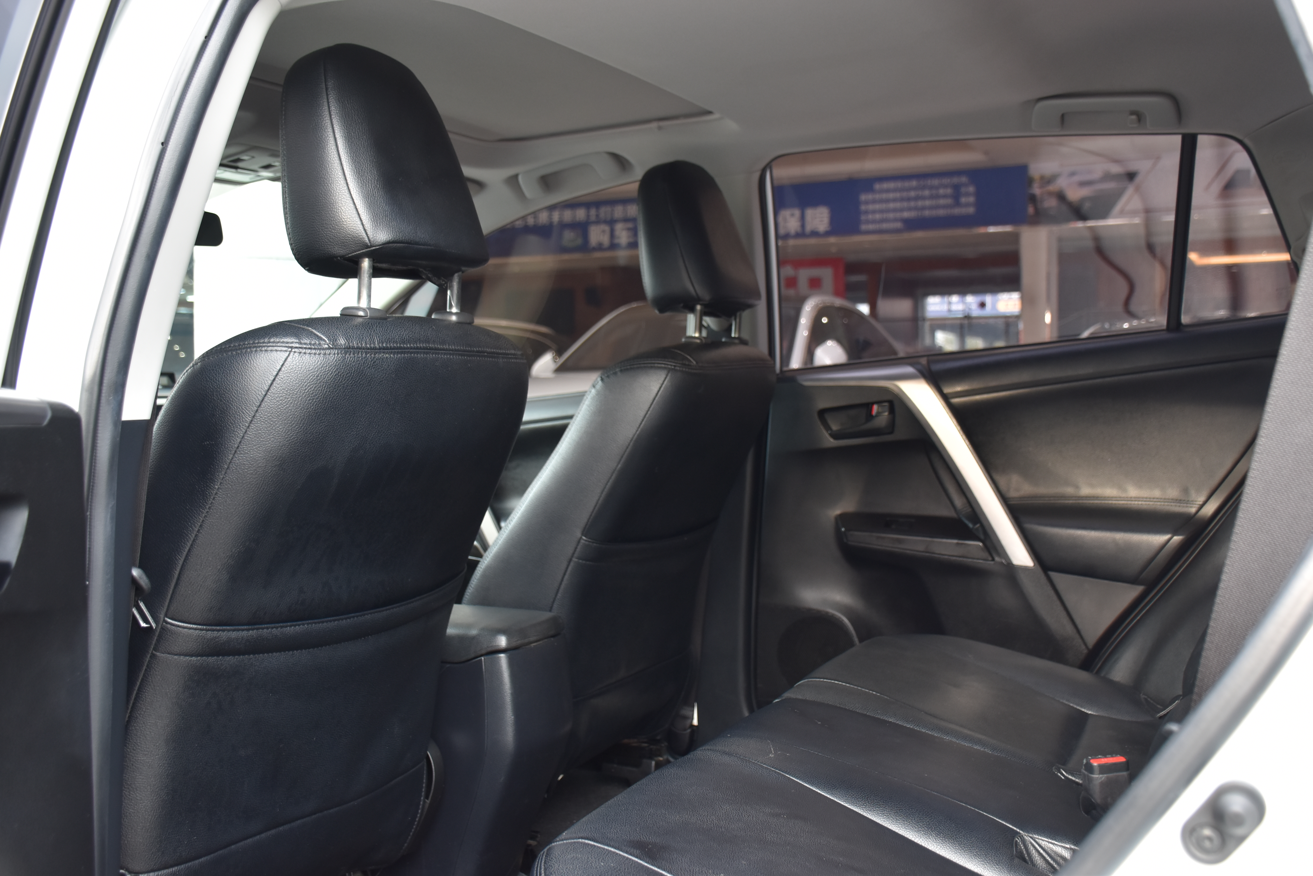 Toyota RAV4 2019 car image #11