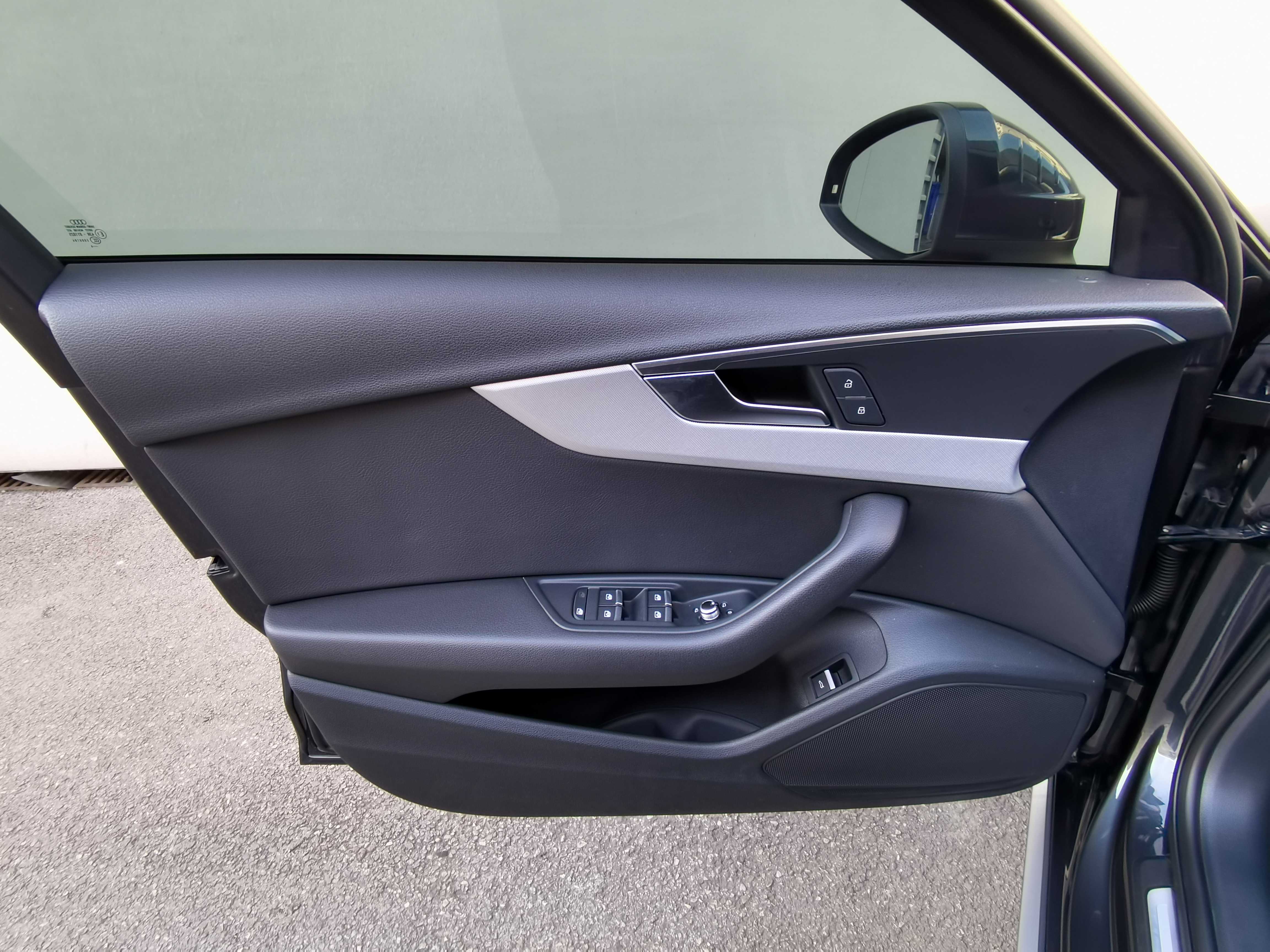 Audi A4 (Imported) 2019 #11 Audi A4 (Imported) 2019 car image #11